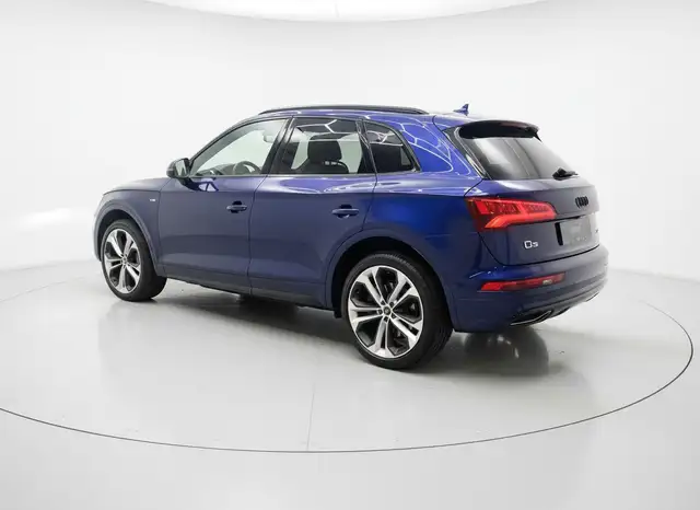 Audi Q5 view 8