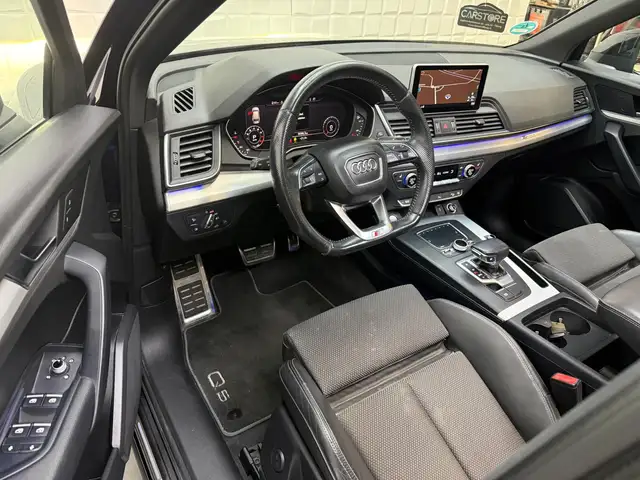 Audi Q5 view 12