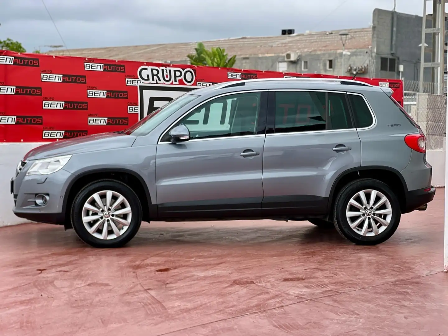 Volkswagen Tiguan 1.4TSI Sport Gris - 2