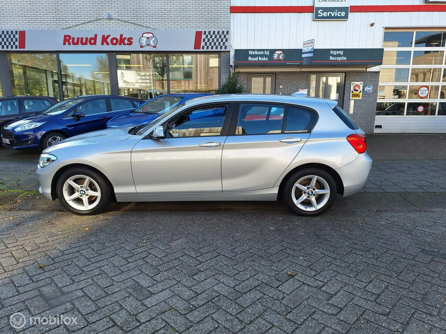 BMW 116 1-SERIE 116i EXECUTIVE / Navigatie / Climate contr Grijs - 2