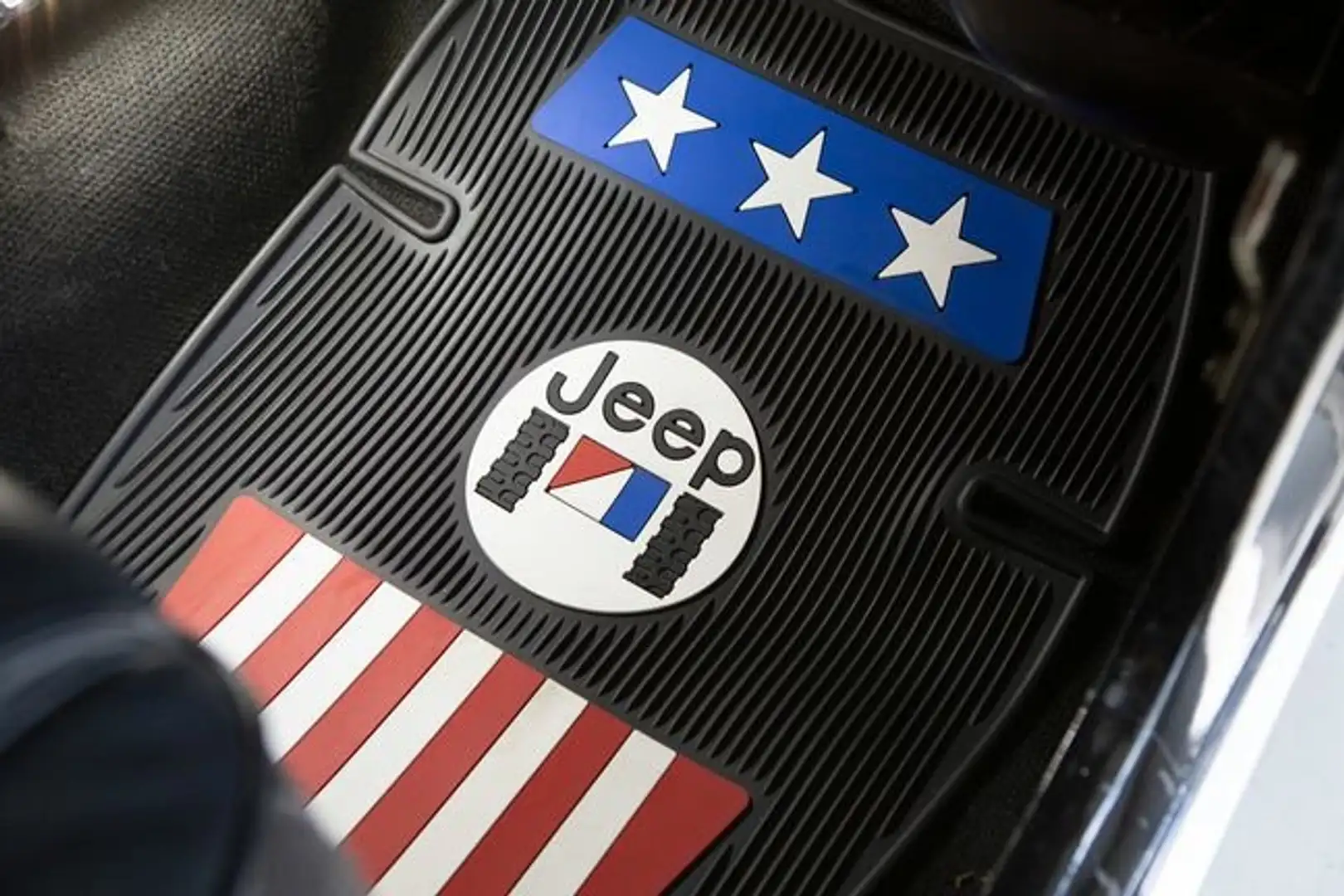 Jeep CJ-7 Laredo   125 kW / 170 CV - 2