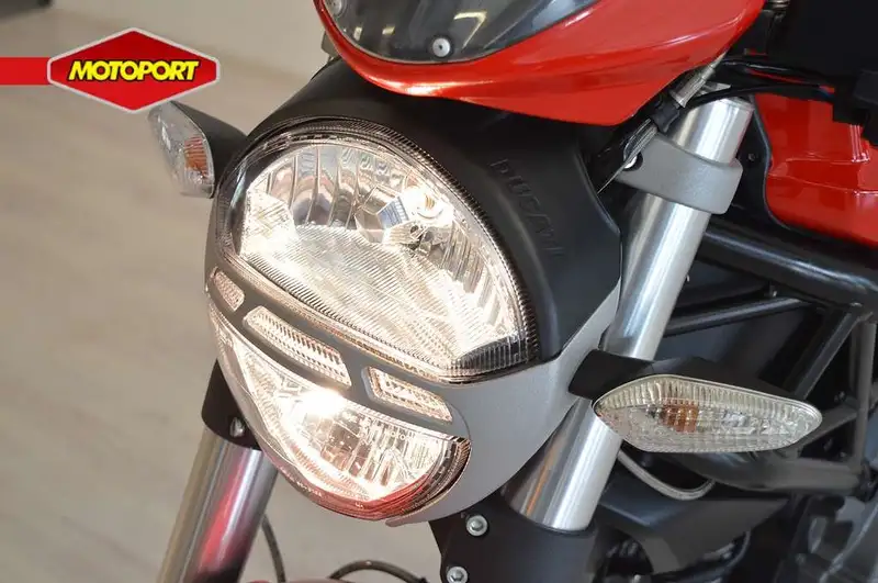 Ducati Monster 696 - foto 6