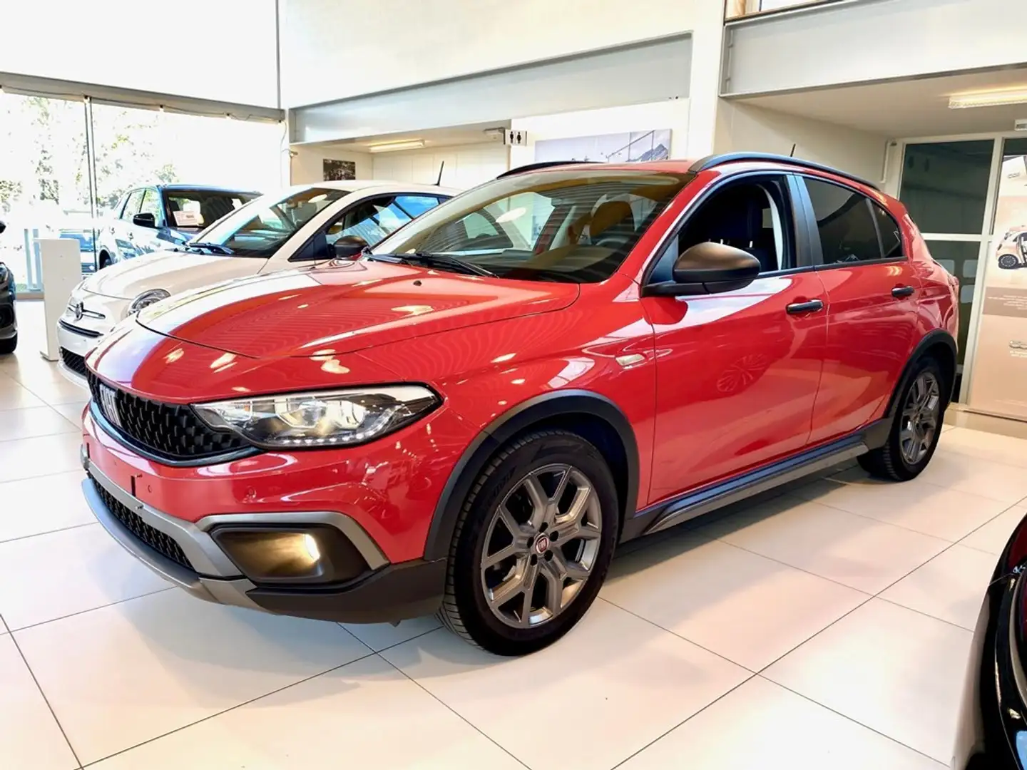 Fiat Tipo HB City Cross 1.0 100 pk 2e hands Rood - 1