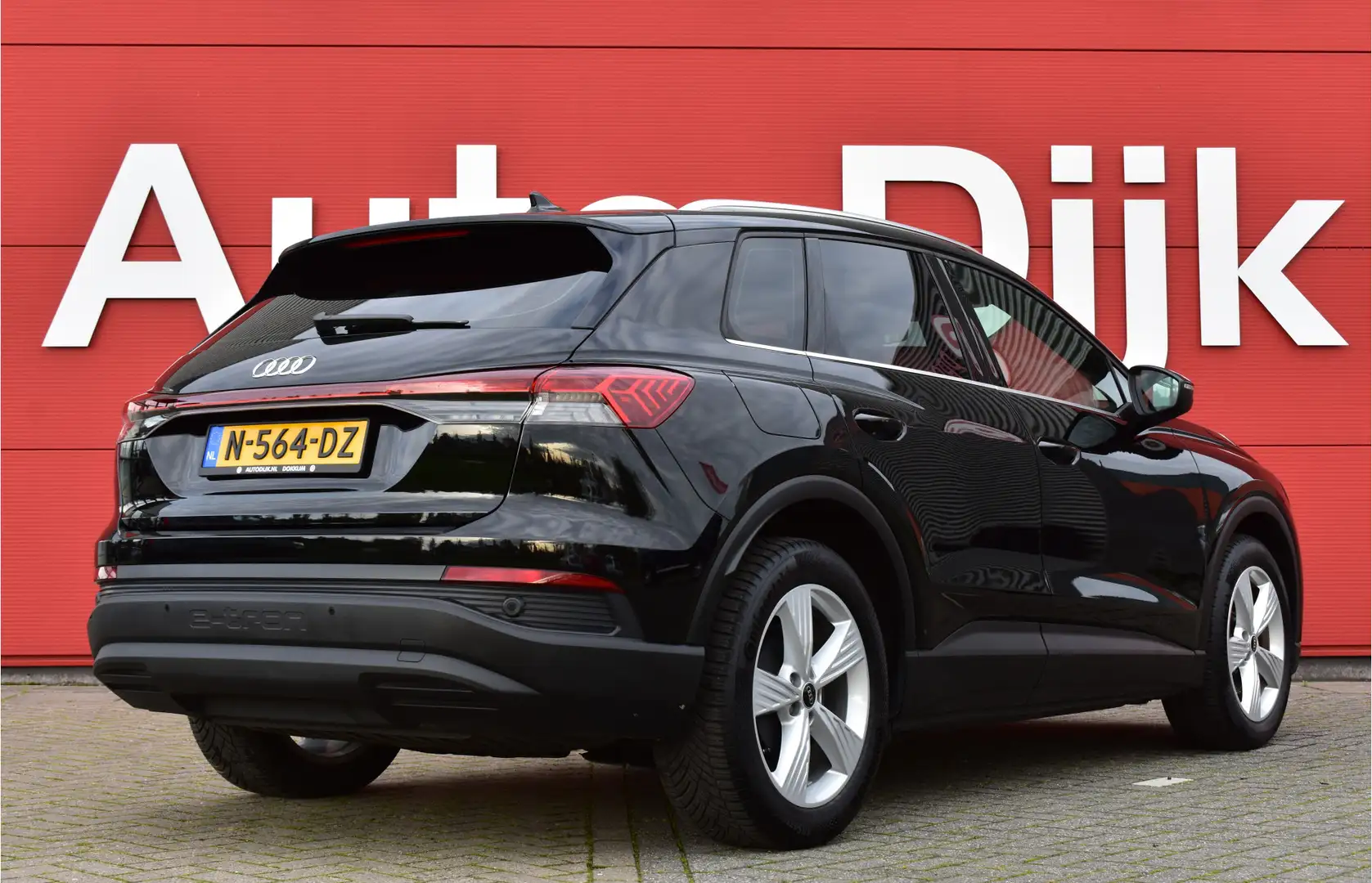 Audi Q4 e-tron 55 kWh 35 Launch edition LED | SoH 90% | Warmtepom Zwart - 2