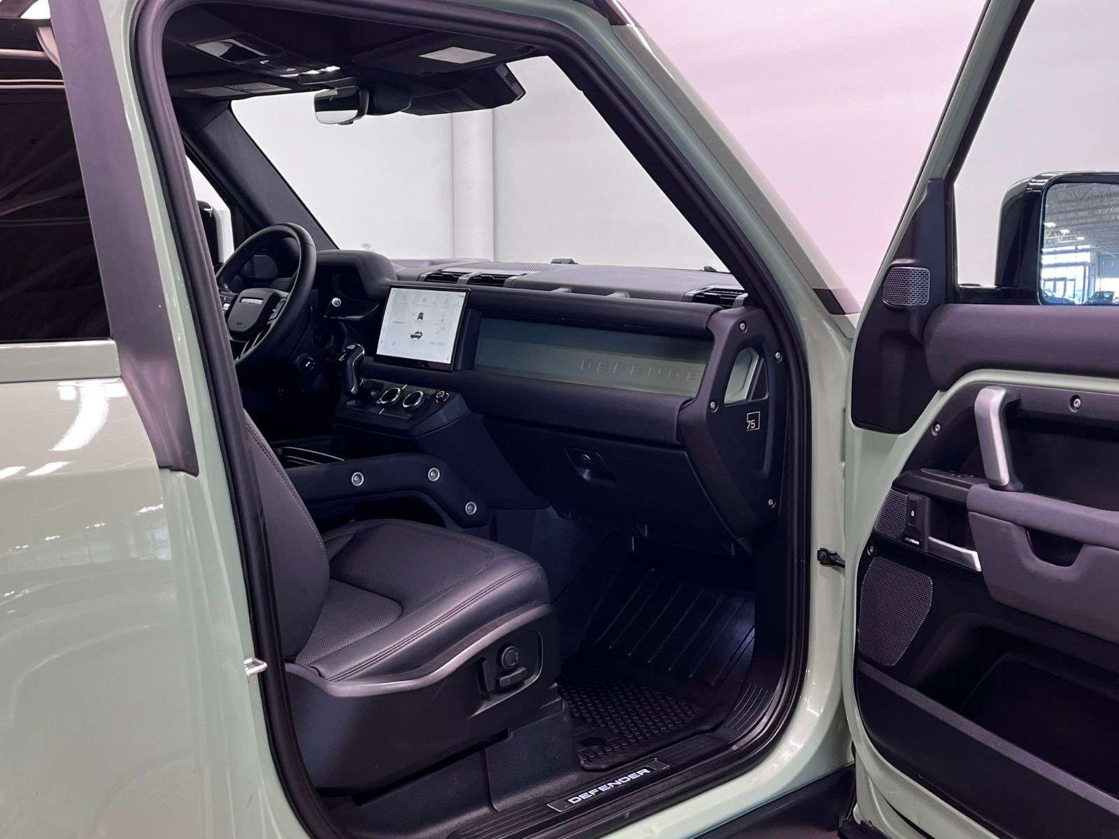 2023 Land Rover Defender P400 | 90 | 75TH EDITION thumb 25
