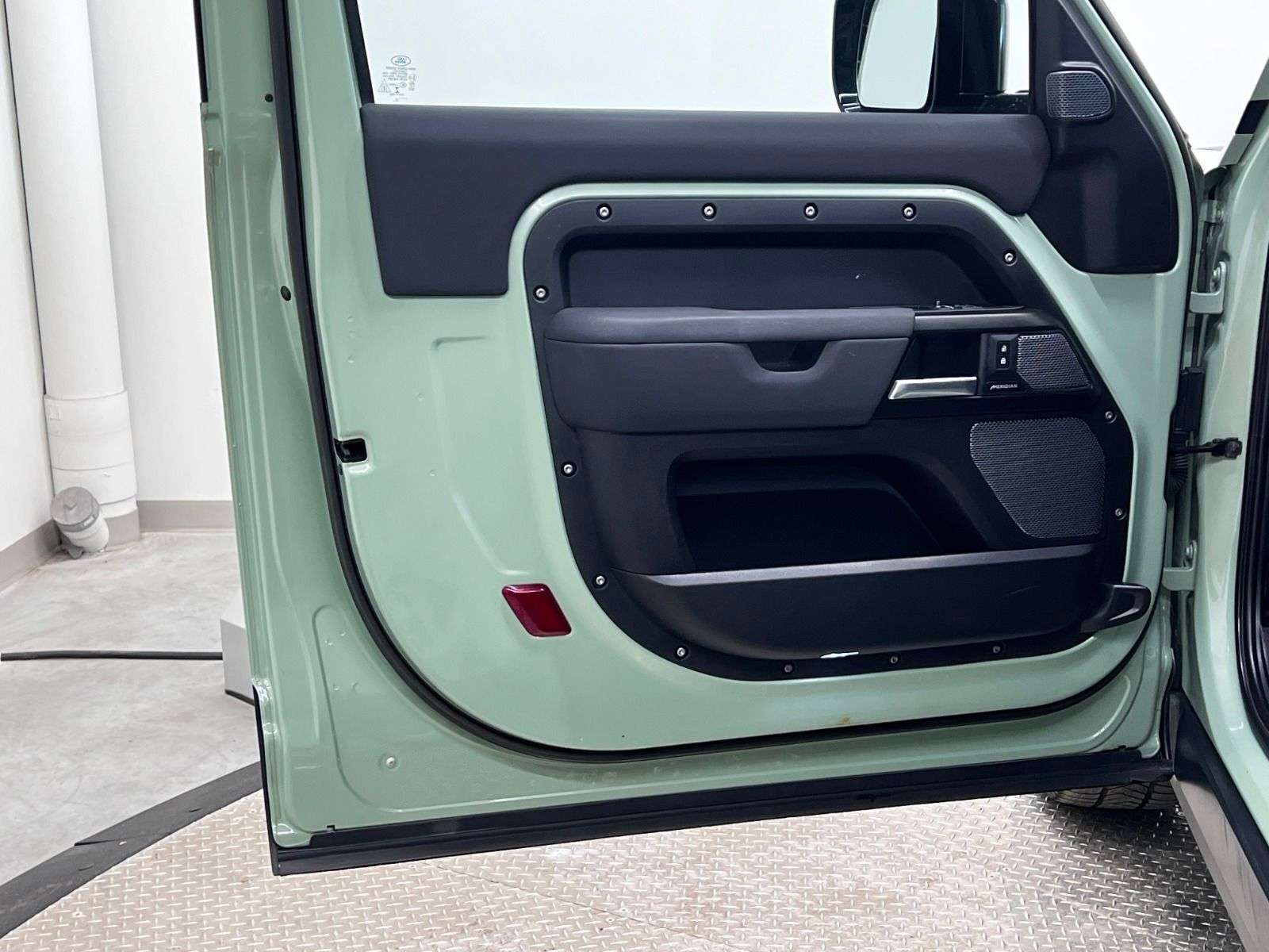 2023 Land Rover Defender P400 | 90 | 75TH EDITION thumb 26