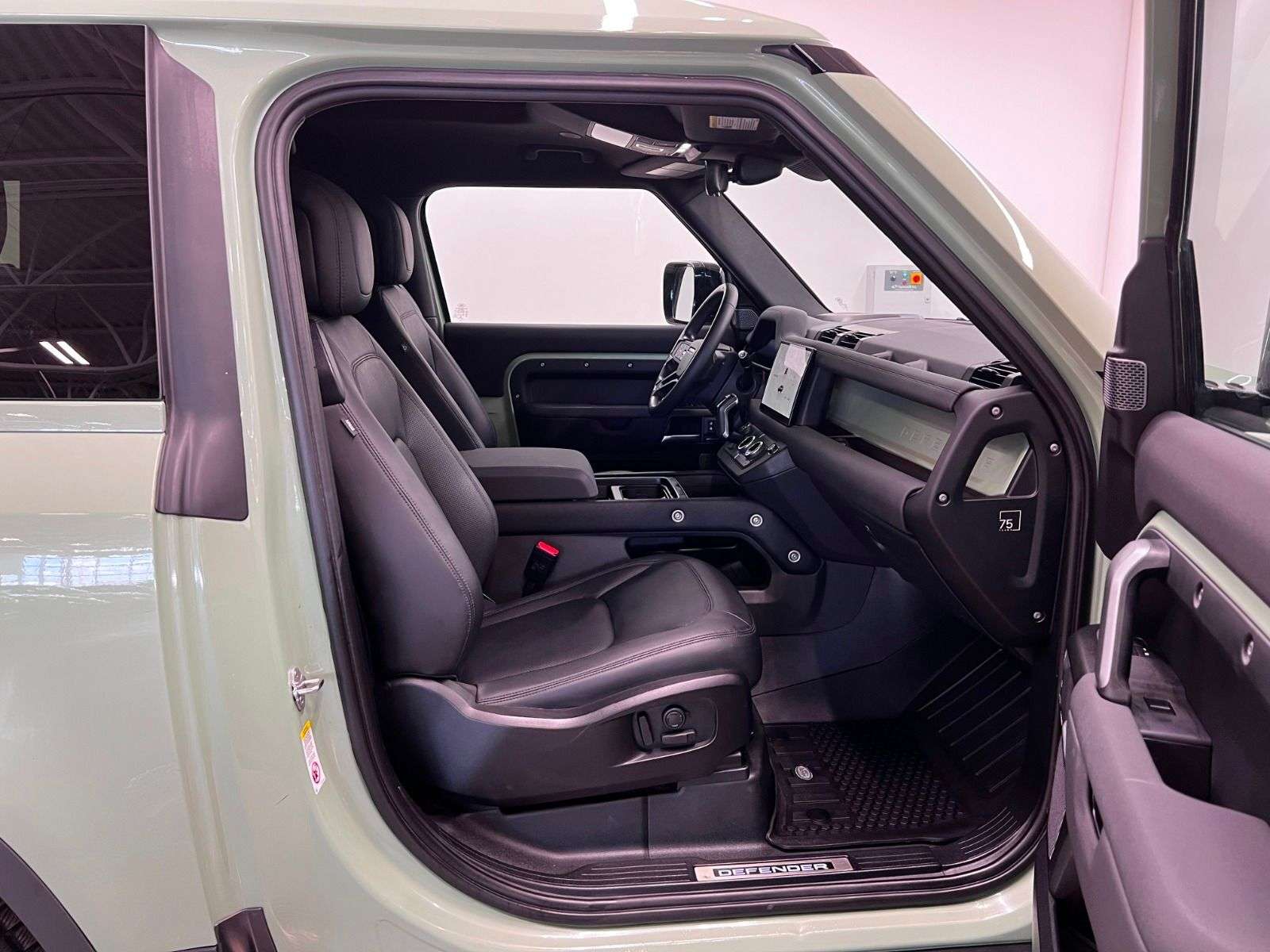2023 Land Rover Defender P400 | 90 | 75TH EDITION thumb 6