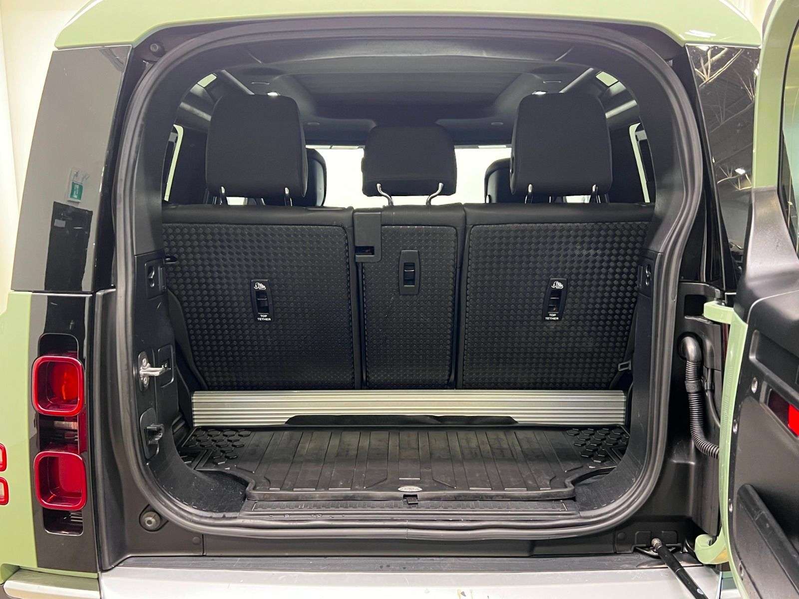 2023 Land Rover Defender P400 | 90 | 75TH EDITION thumb 15