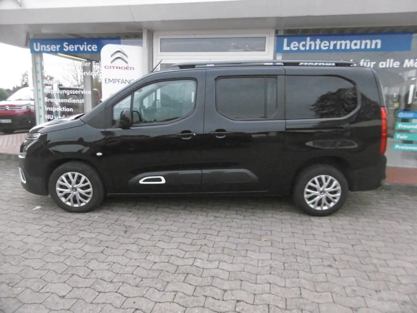 Citroen Berlingo XL BlueHDi 130 SHINE !! 7 Sitze !! - 2