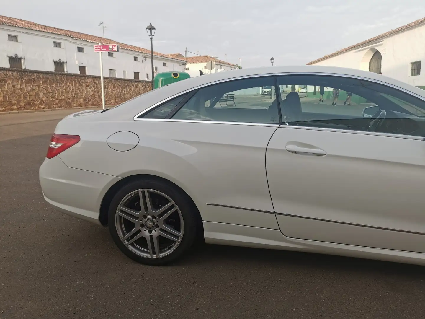 Mercedes-Benz E 250 CDI DPF Coupe BlueEFFICIENCY Automatik Avantgarde - 2