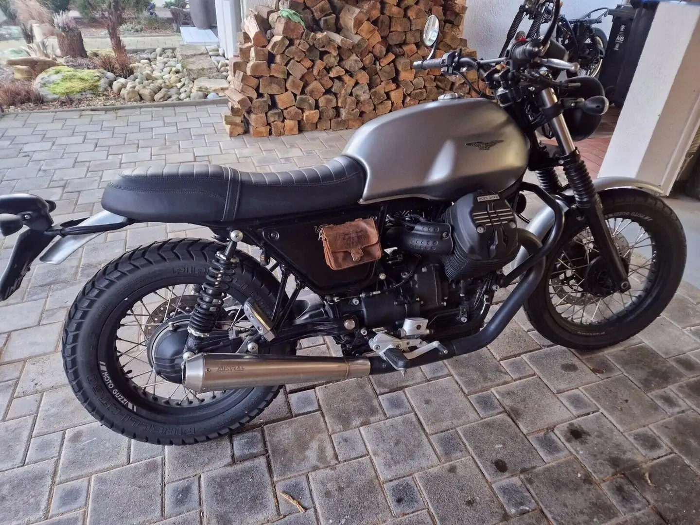 Moto Guzzi V 7 3 Rough Argent - 2
