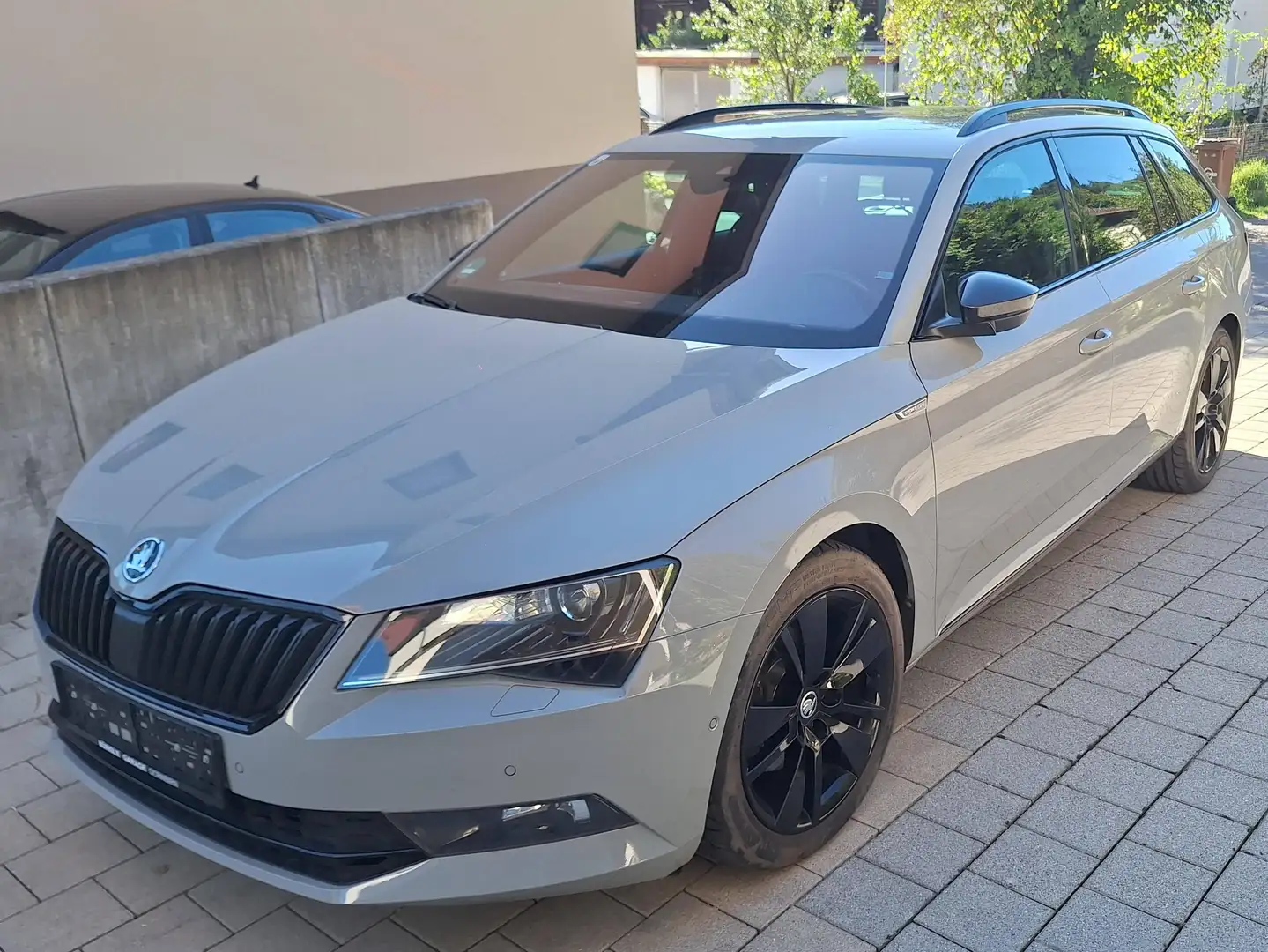 Skoda Superb Superb Kombi 2,0 TDI 4x4 Sportline DSG Sportline Grau - 1