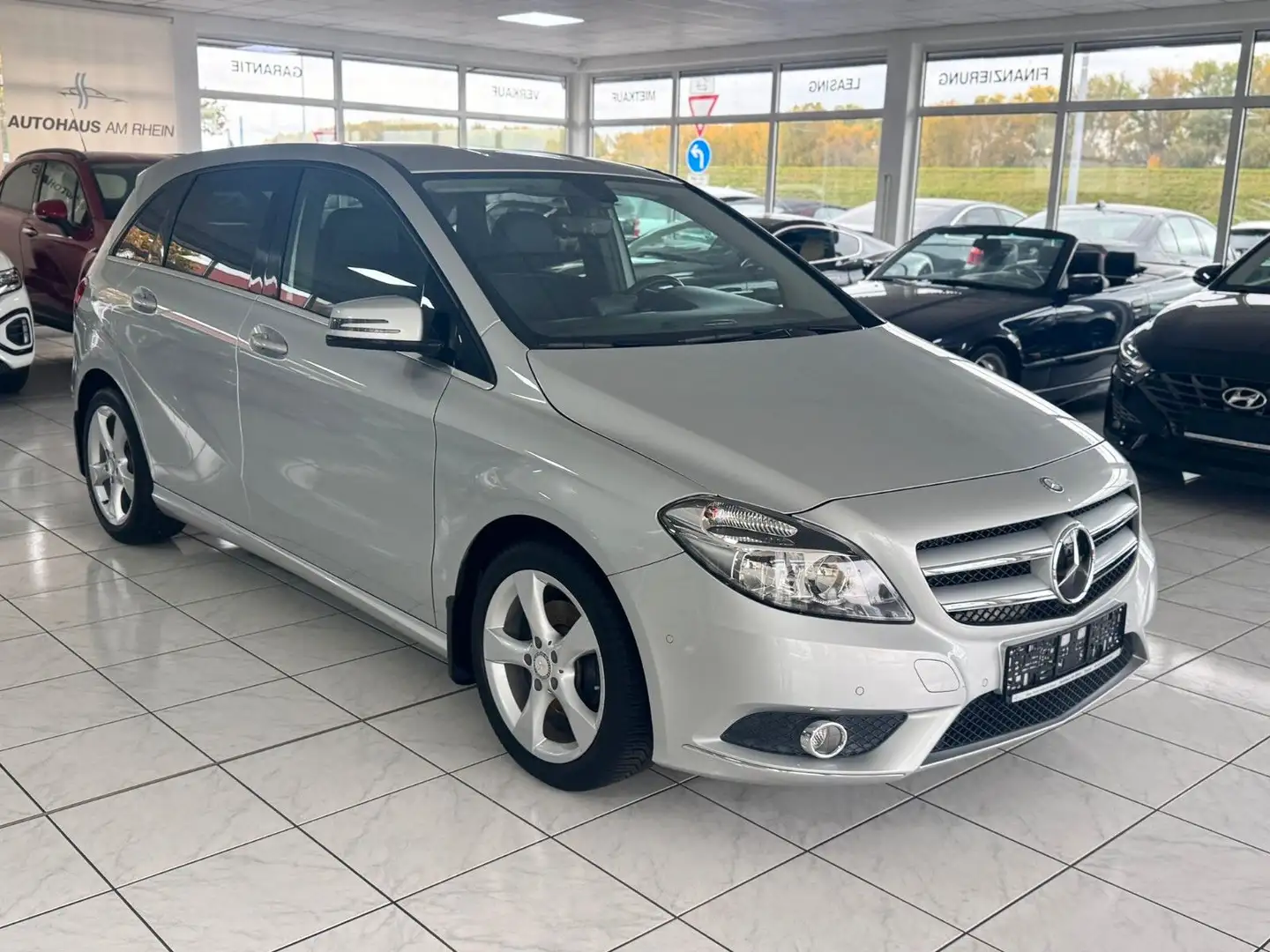 Mercedes-Benz B 200 ECO+Standheiz+Navi+Automatik+1.Hand+55TKM! Silber - 1