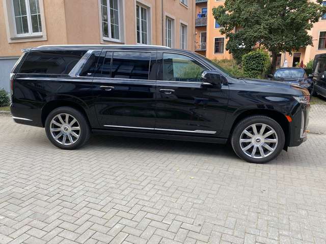 Cadillac Escalade ESV 4WD V8 Premium Platinum