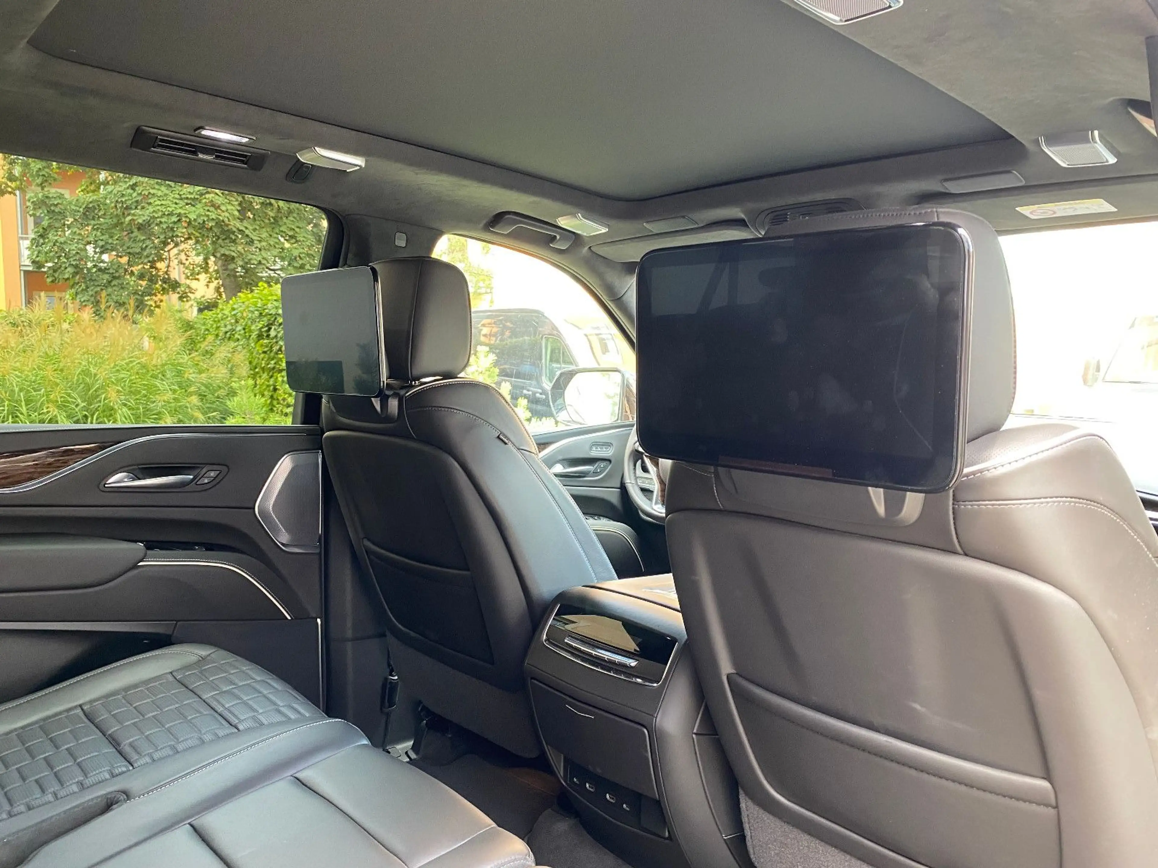 Cadillac Escalade ESV 4WD V8 Premium Platinum — photo 13
