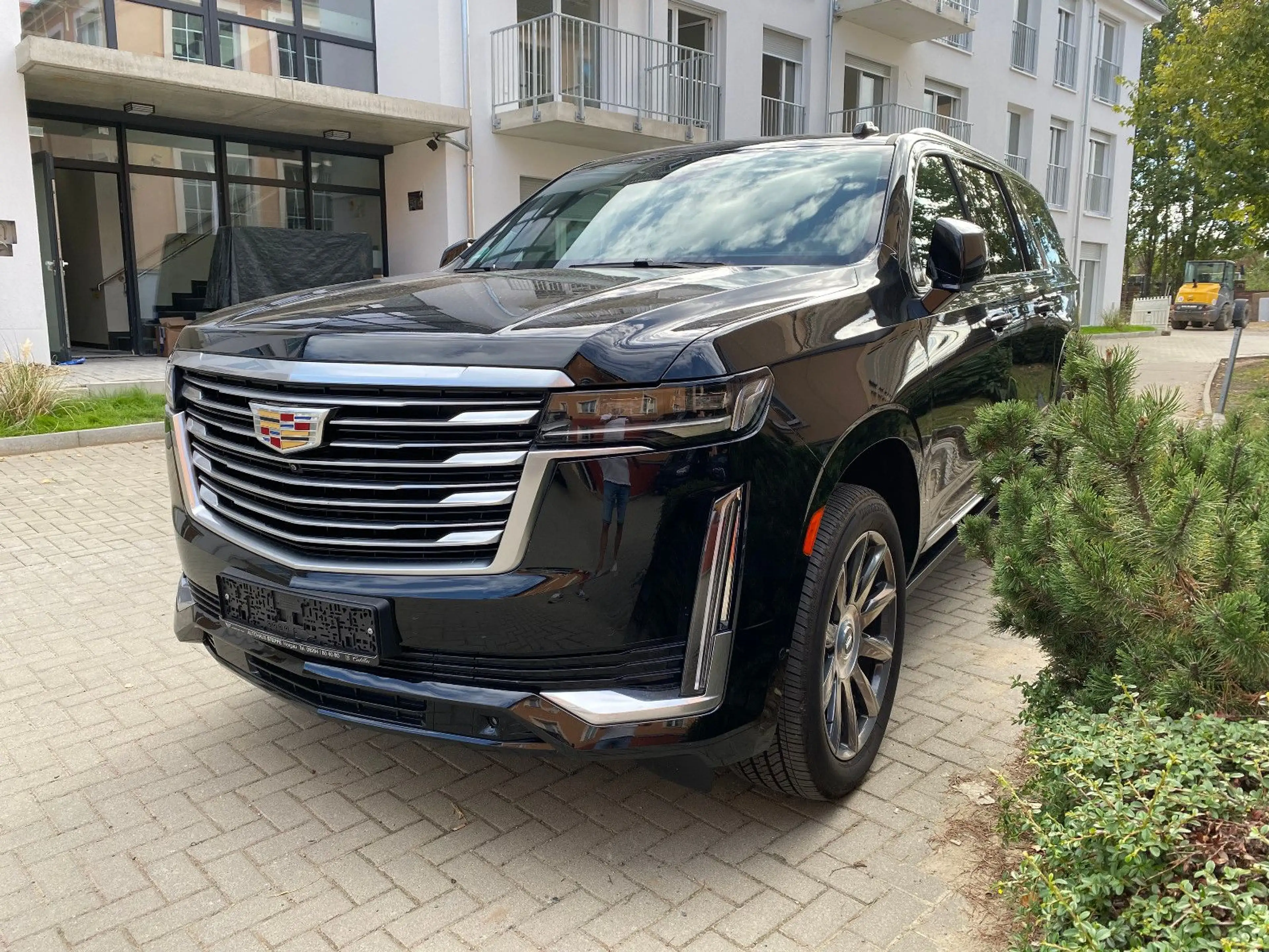 Cadillac Escalade ESV 4WD V8 Premium Platinum — photo 4