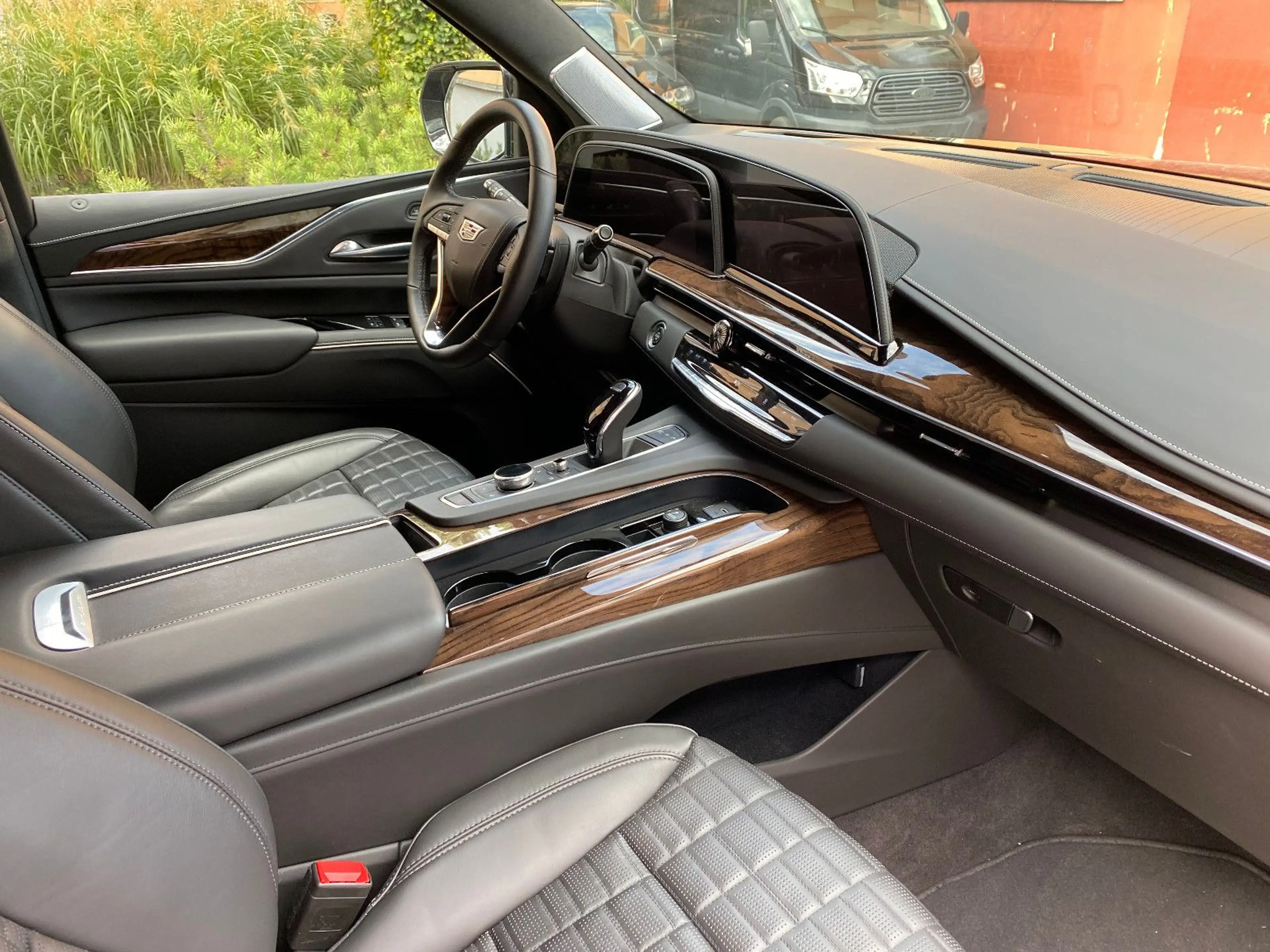 Cadillac Escalade ESV 4WD V8 Premium Platinum — photo 10