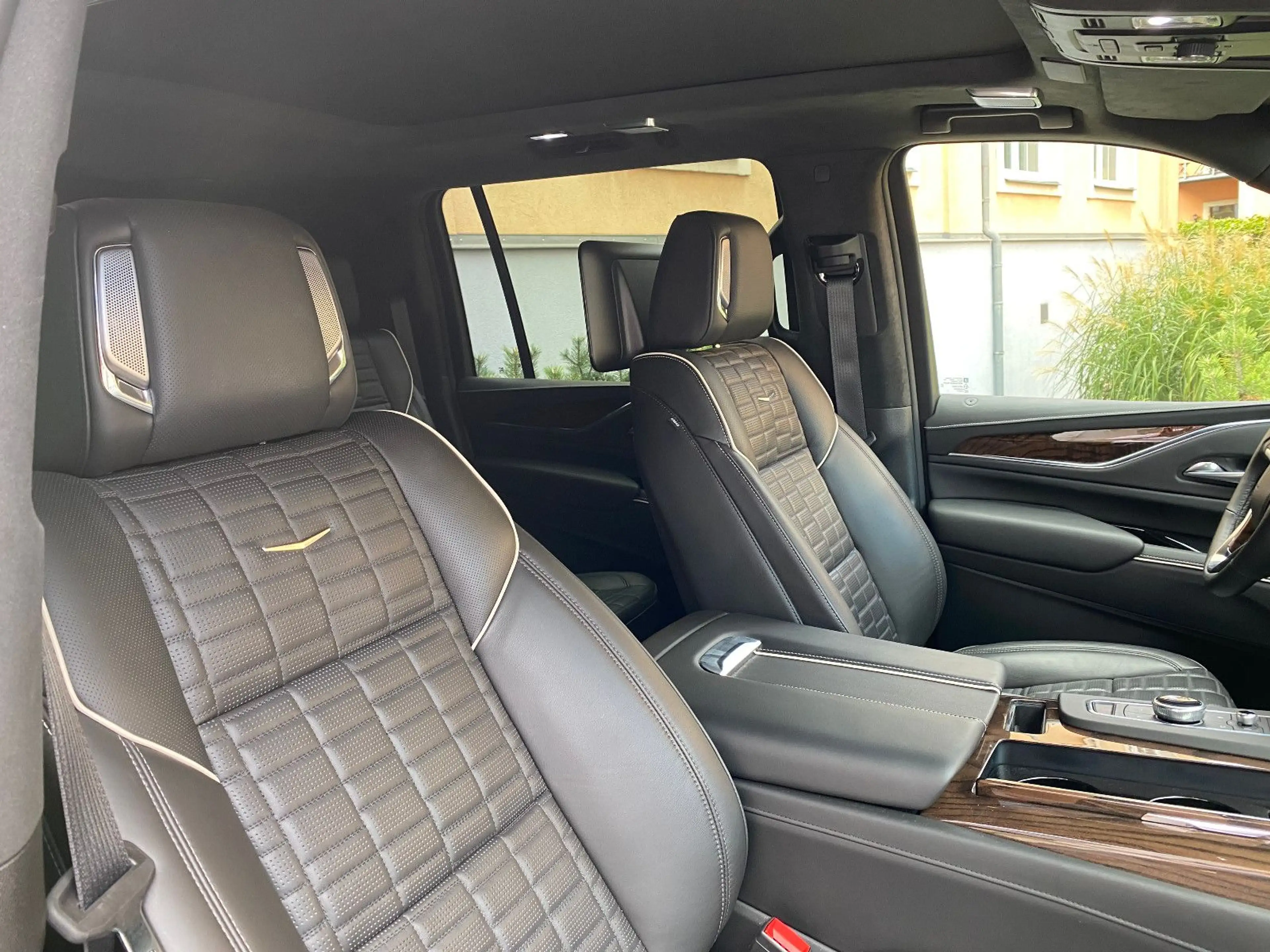 Cadillac Escalade ESV 4WD V8 Premium Platinum — photo 11
