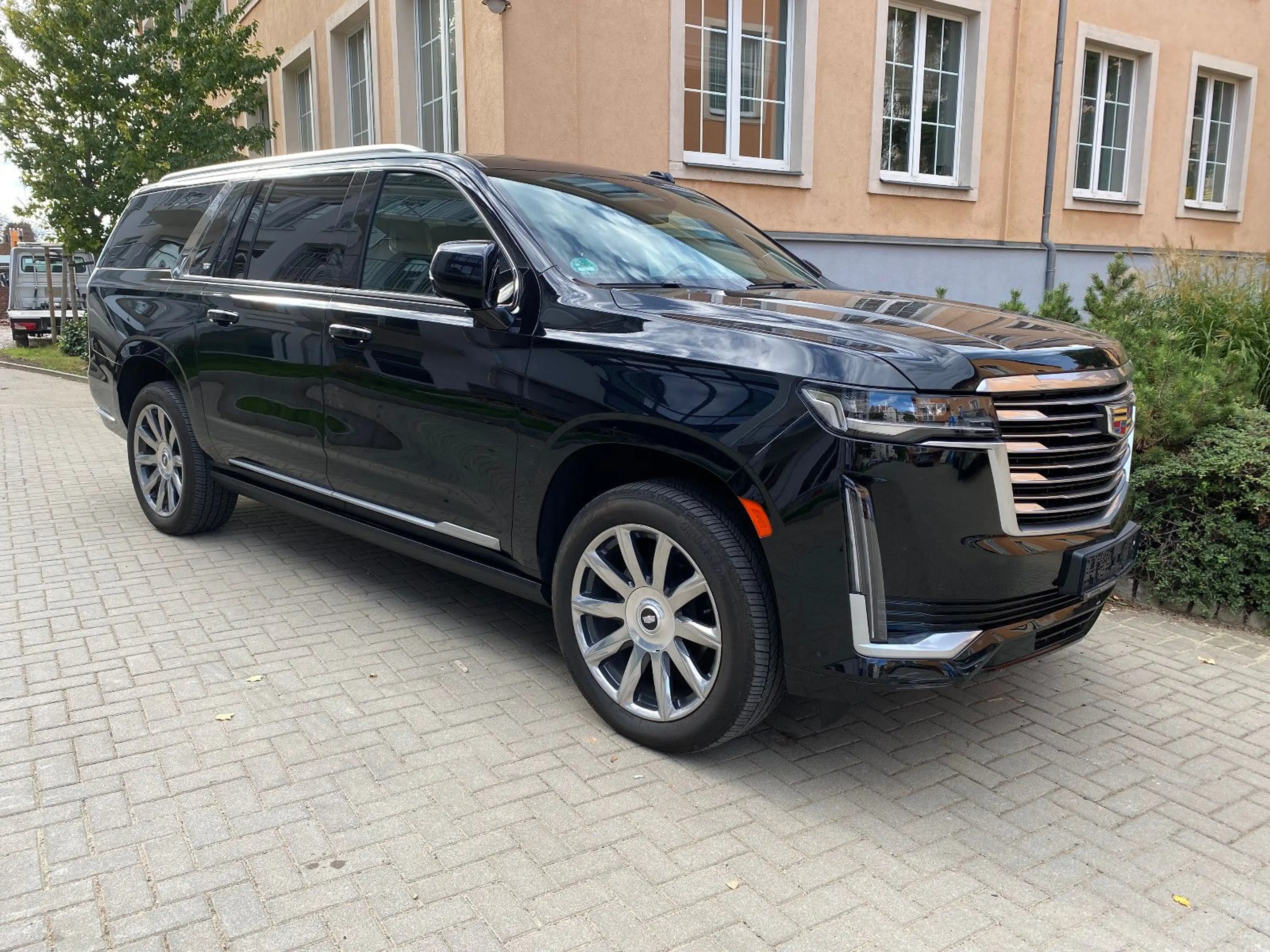 Cadillac Escalade ESV 4WD V8 Premium Platinum