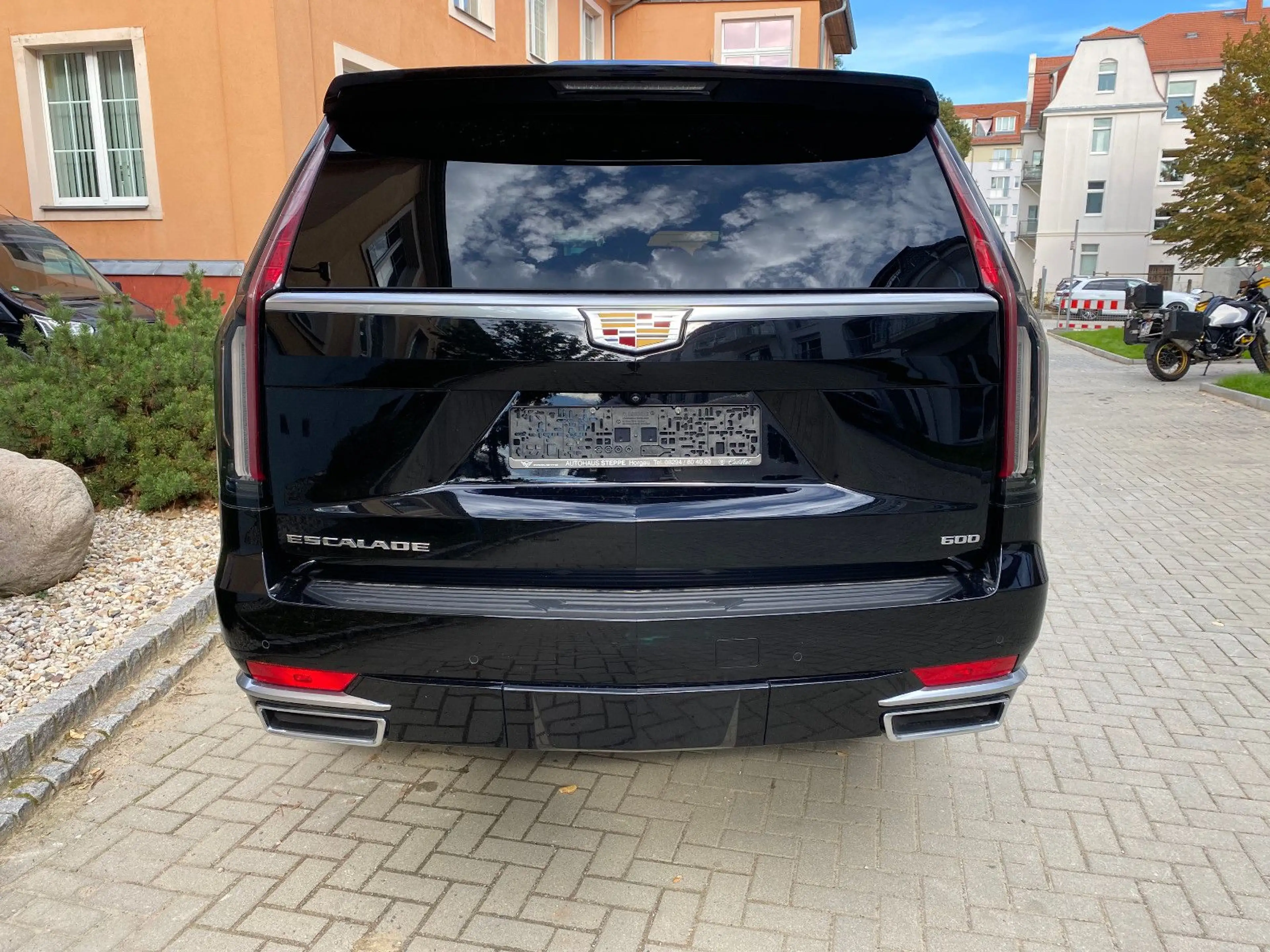 Cadillac Escalade ESV 4WD V8 Premium Platinum — photo 8