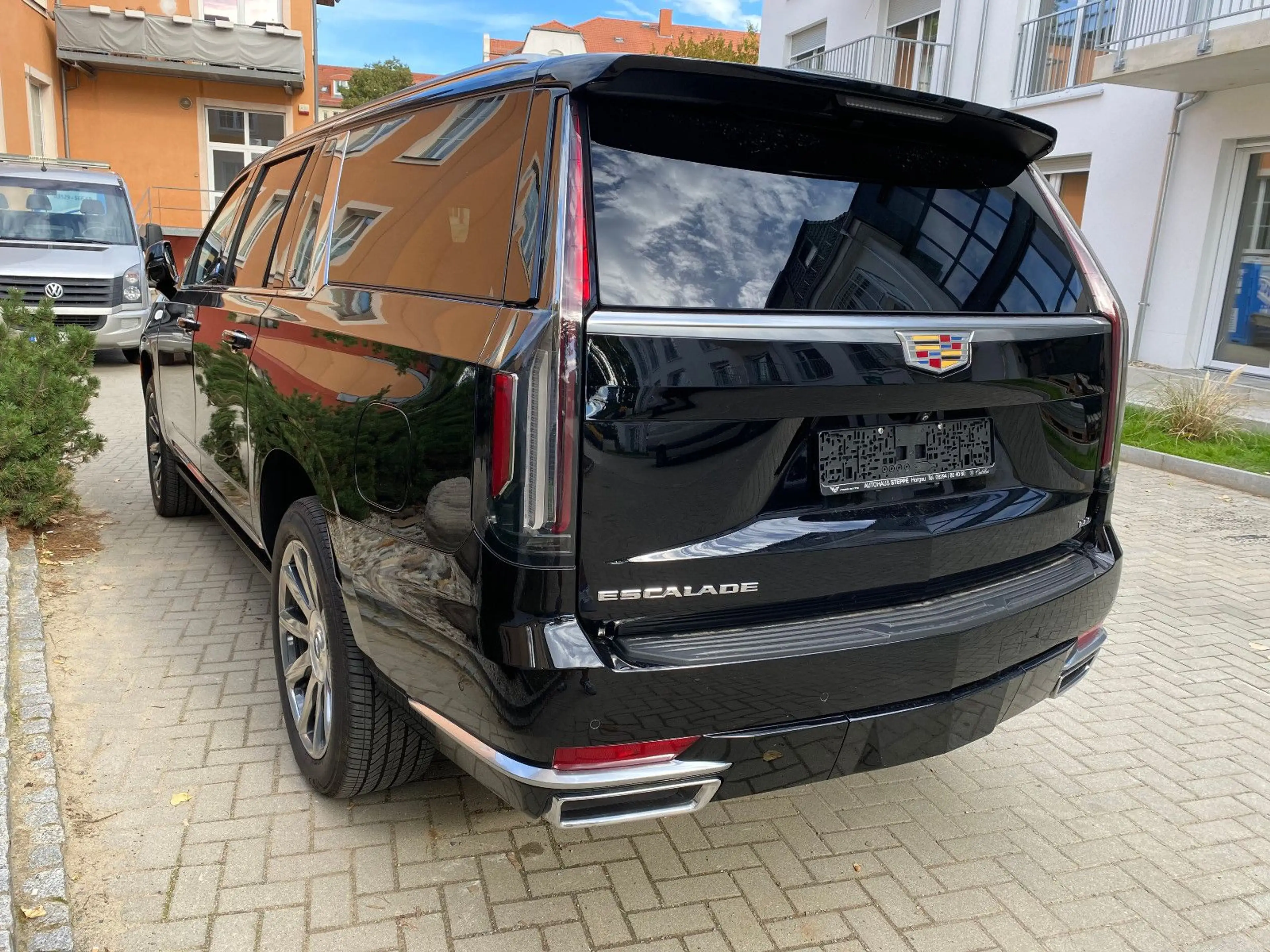 Cadillac Escalade ESV 4WD V8 Premium Platinum — photo 9