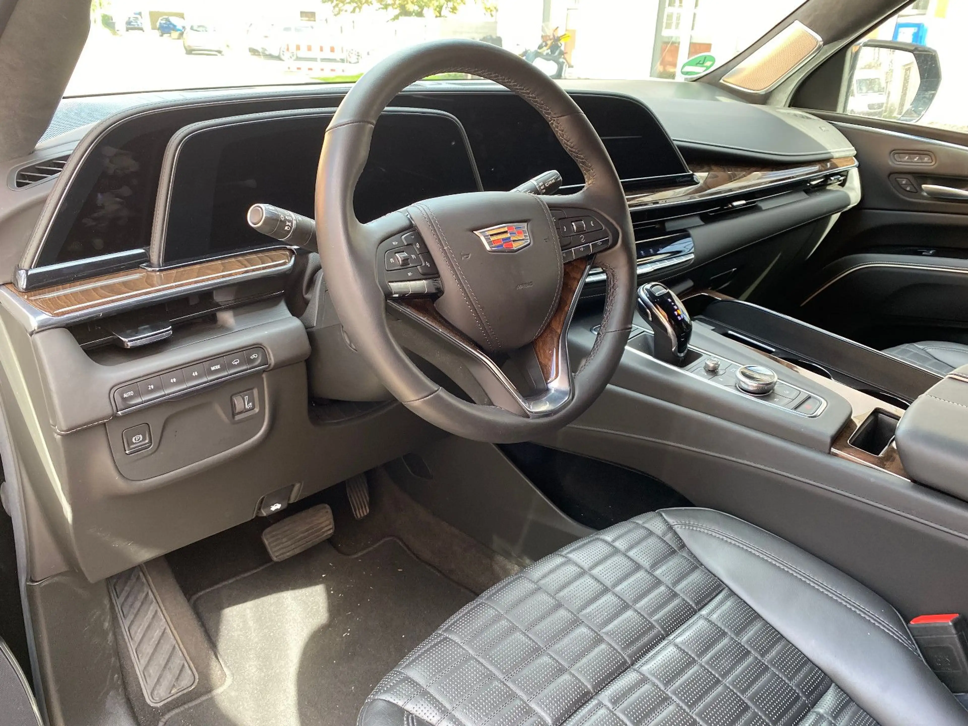 Cadillac Escalade ESV 4WD V8 Premium Platinum — photo 15