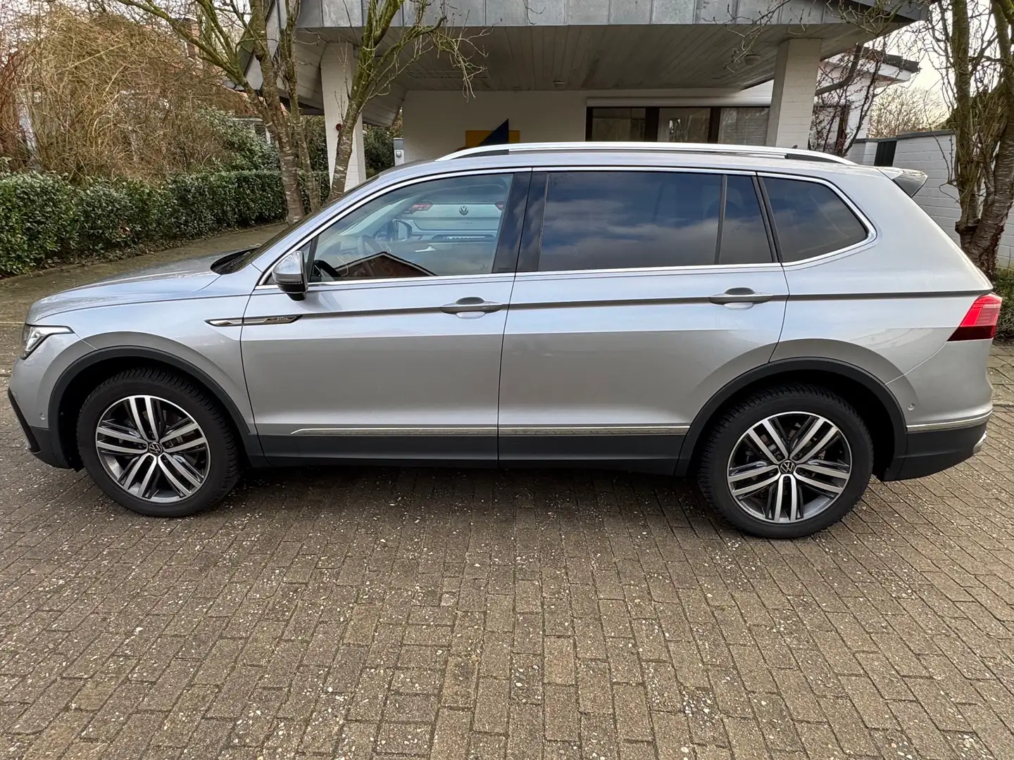 Volkswagen Tiguan Allspace Allspace+2.0+TDI+SCR+4Motion+DSG+Elegance+AHK+Pano Silber - 1