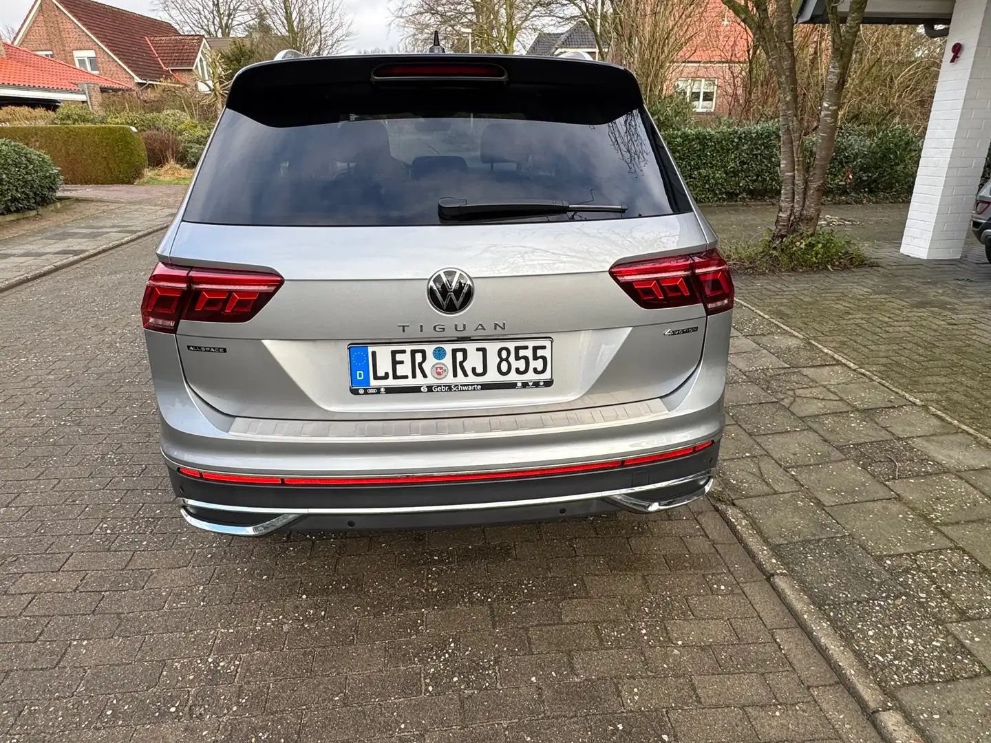 Volkswagen Tiguan Allspace Allspace+2.0+TDI+SCR+4Motion+DSG+Elegance+AHK+Pano Silber - 2