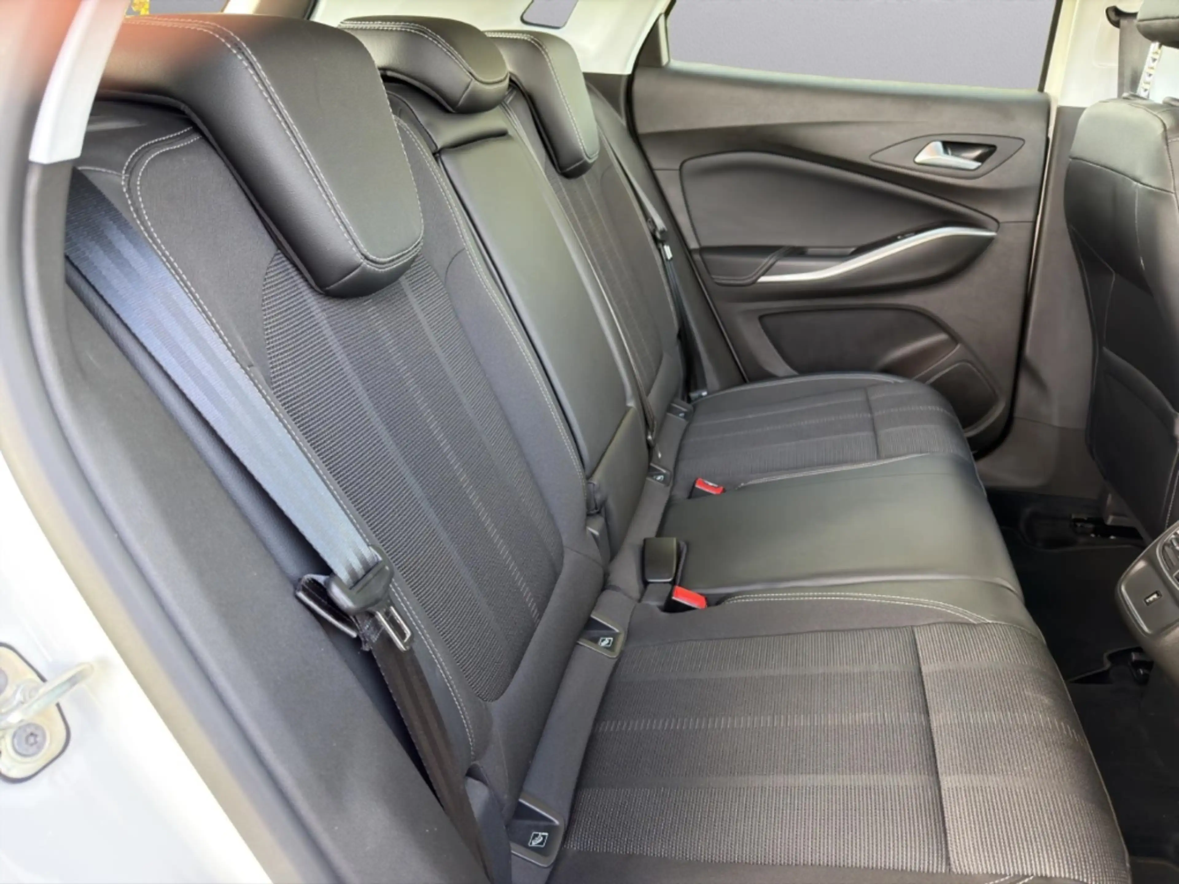 Opel Grandland GS-Line ATG AHK-abnehmbar Navi Allwetterreifen 360 — photo 9