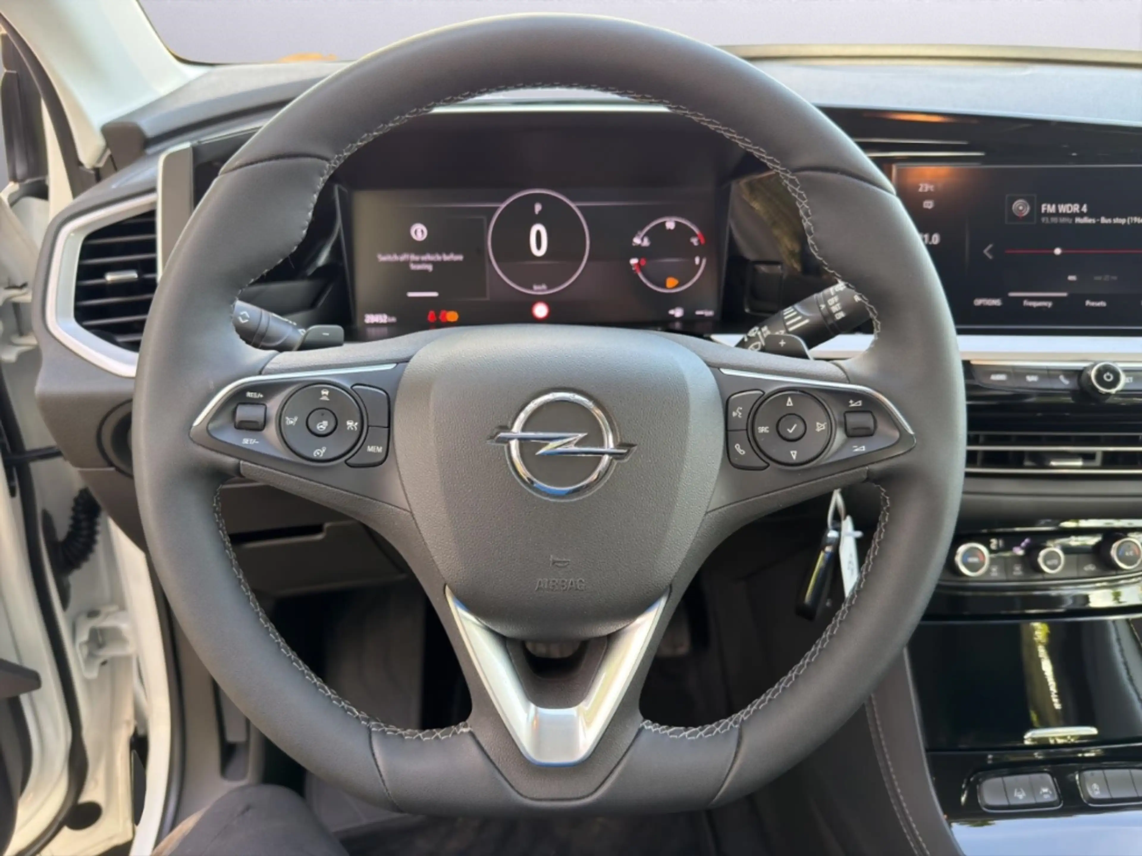 Opel Grandland GS-Line ATG AHK-abnehmbar Navi Allwetterreifen 360 — photo 14