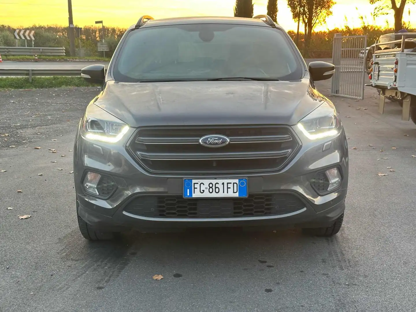 Ford Kuga 2.0 TDCI 150 CV S&S 2WD ST-Line Gris - 2