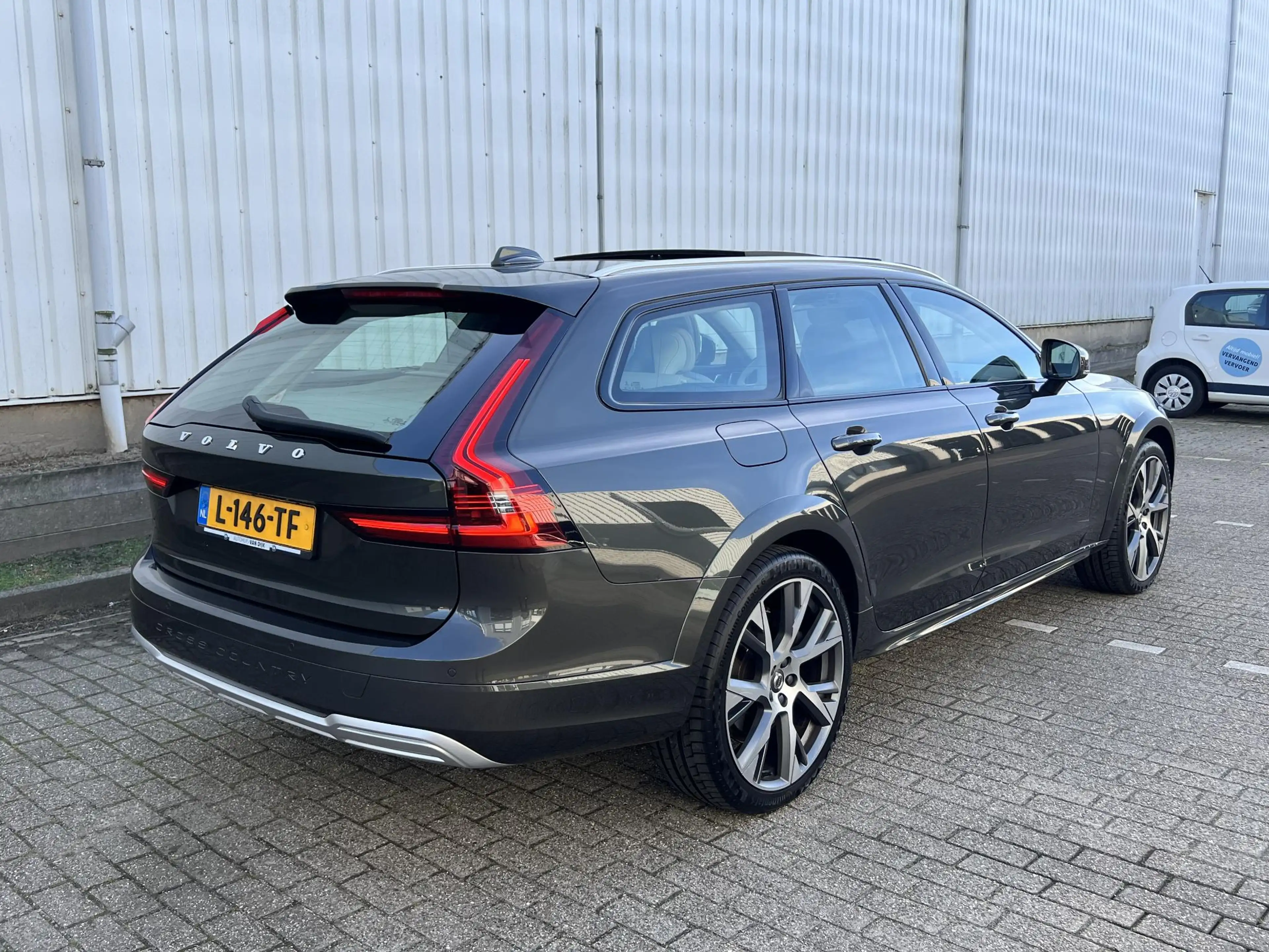 Volvo V90 Cross Country 2.0 B5 AWD Pro Bowers&Wilkins / Panoramadak / 21" — photo 7