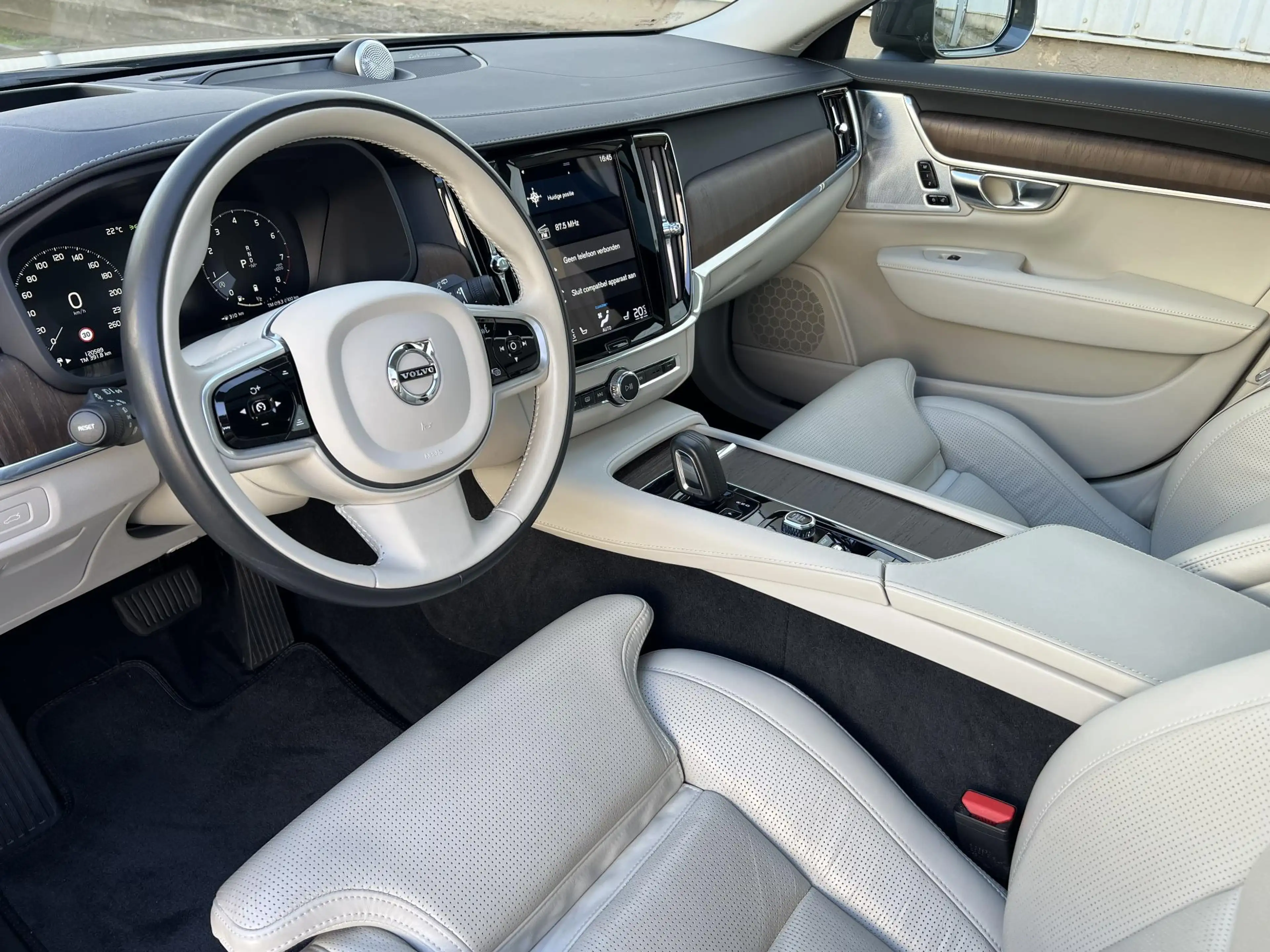 Volvo V90 Cross Country 2.0 B5 AWD Pro Bowers&Wilkins / Panoramadak / 21" — photo 30