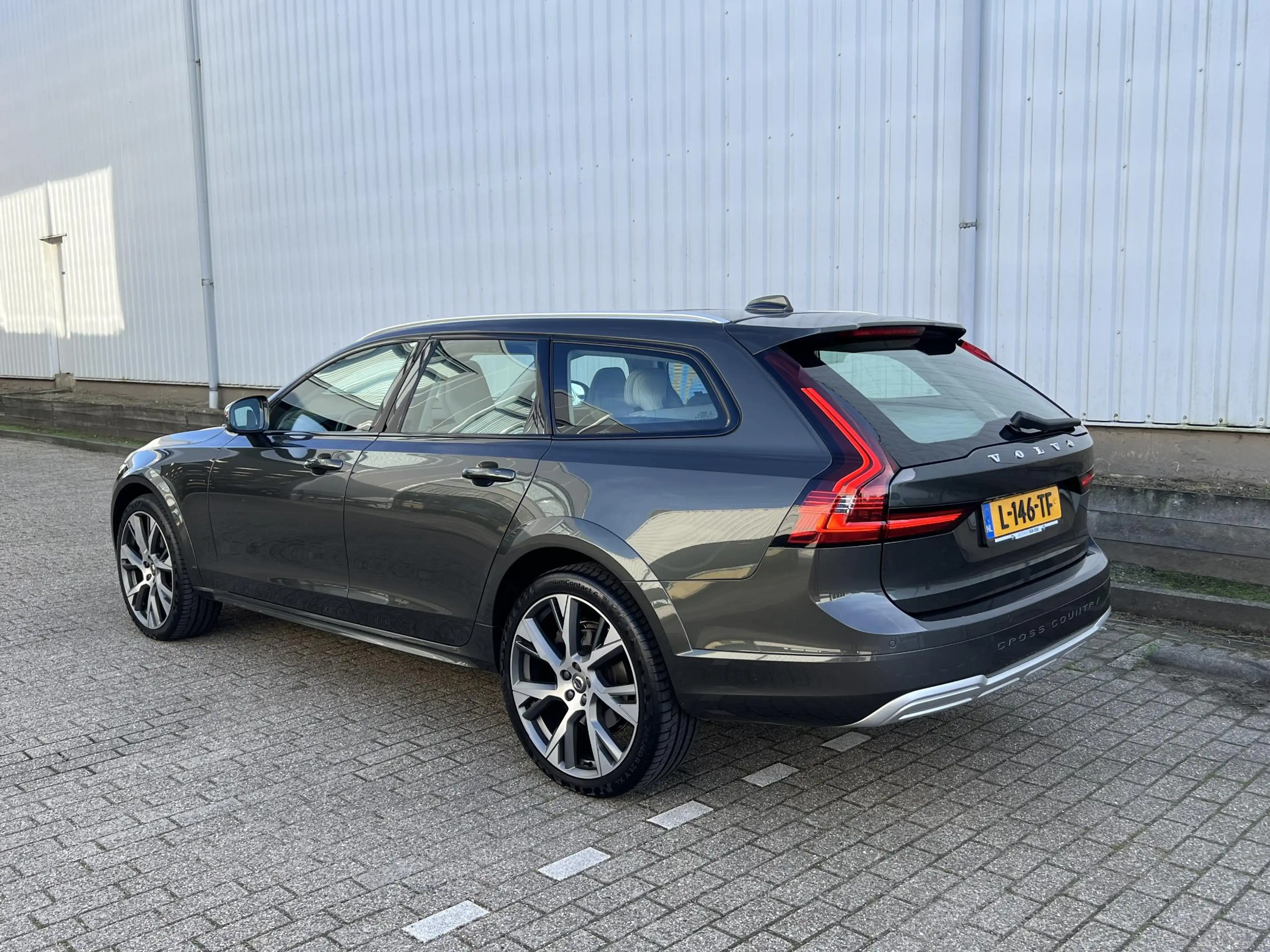 Volvo V90 Cross Country 2.0 B5 AWD Pro Bowers&Wilkins / Panoramadak / 21" — photo 2