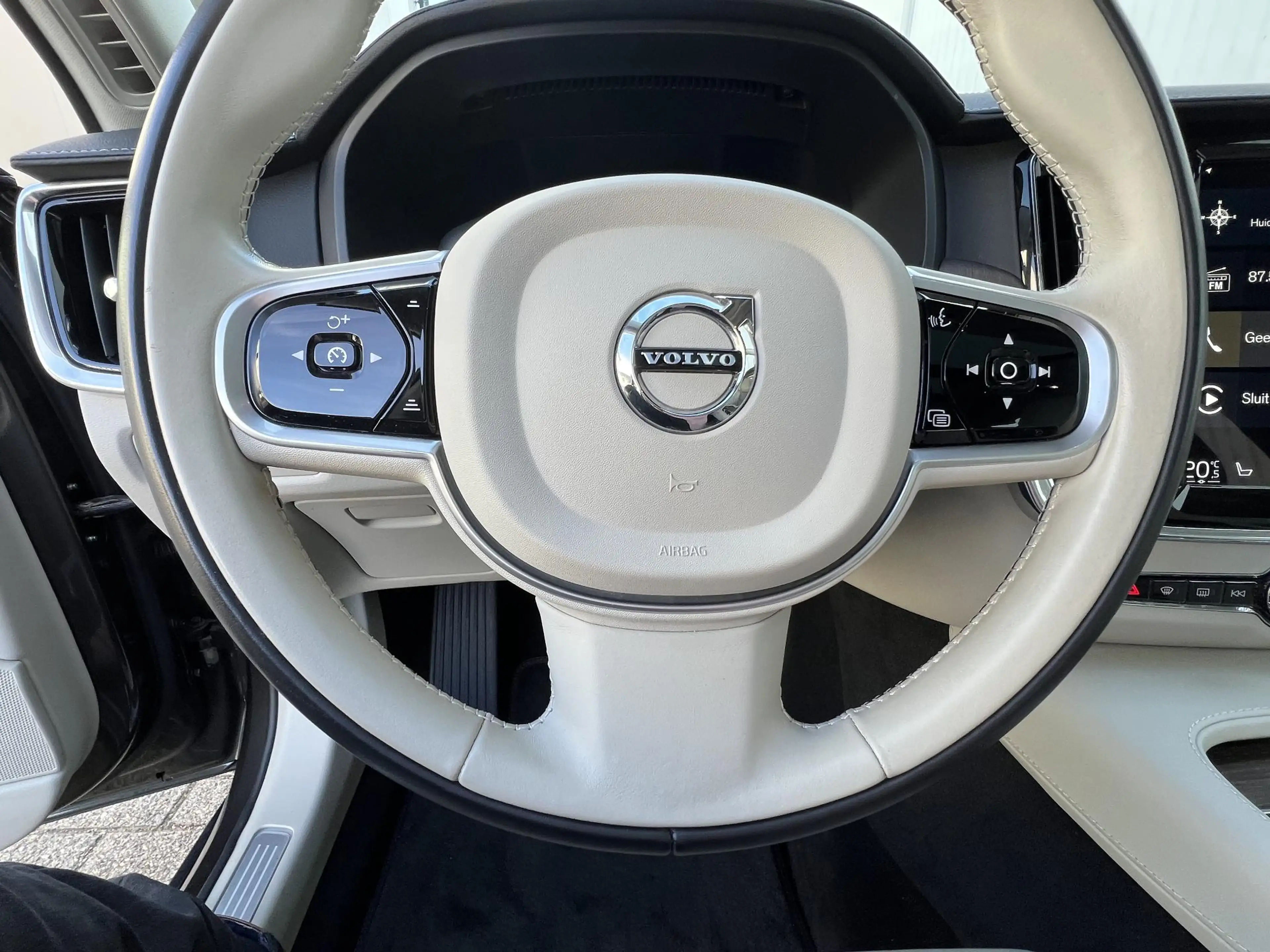 Volvo V90 Cross Country 2.0 B5 AWD Pro Bowers&Wilkins / Panoramadak / 21" — photo 11