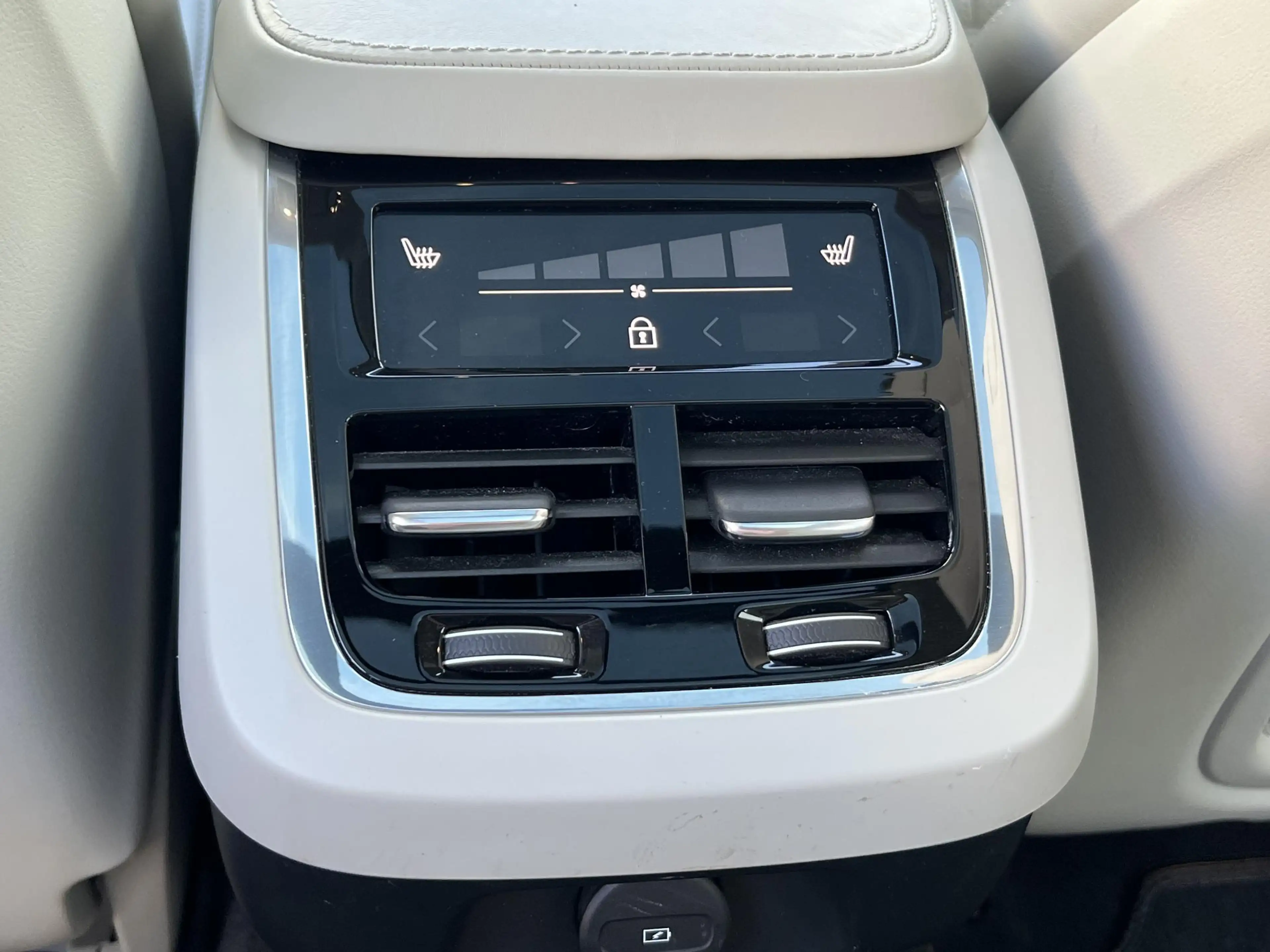 Volvo V90 Cross Country 2.0 B5 AWD Pro Bowers&Wilkins / Panoramadak / 21" — photo 25