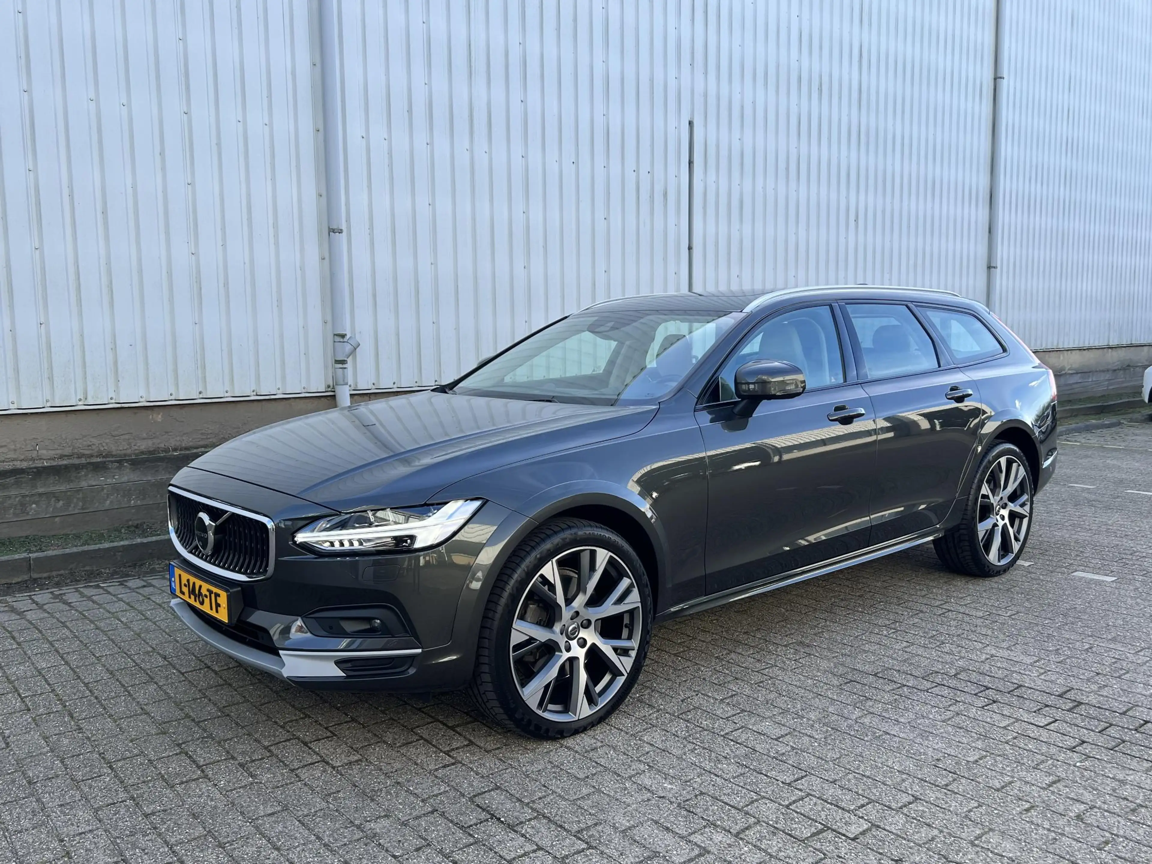 Volvo V90 Cross Country 2.0 B5 AWD Pro Bowers&Wilkins / Panoramadak / 21" — photo 5