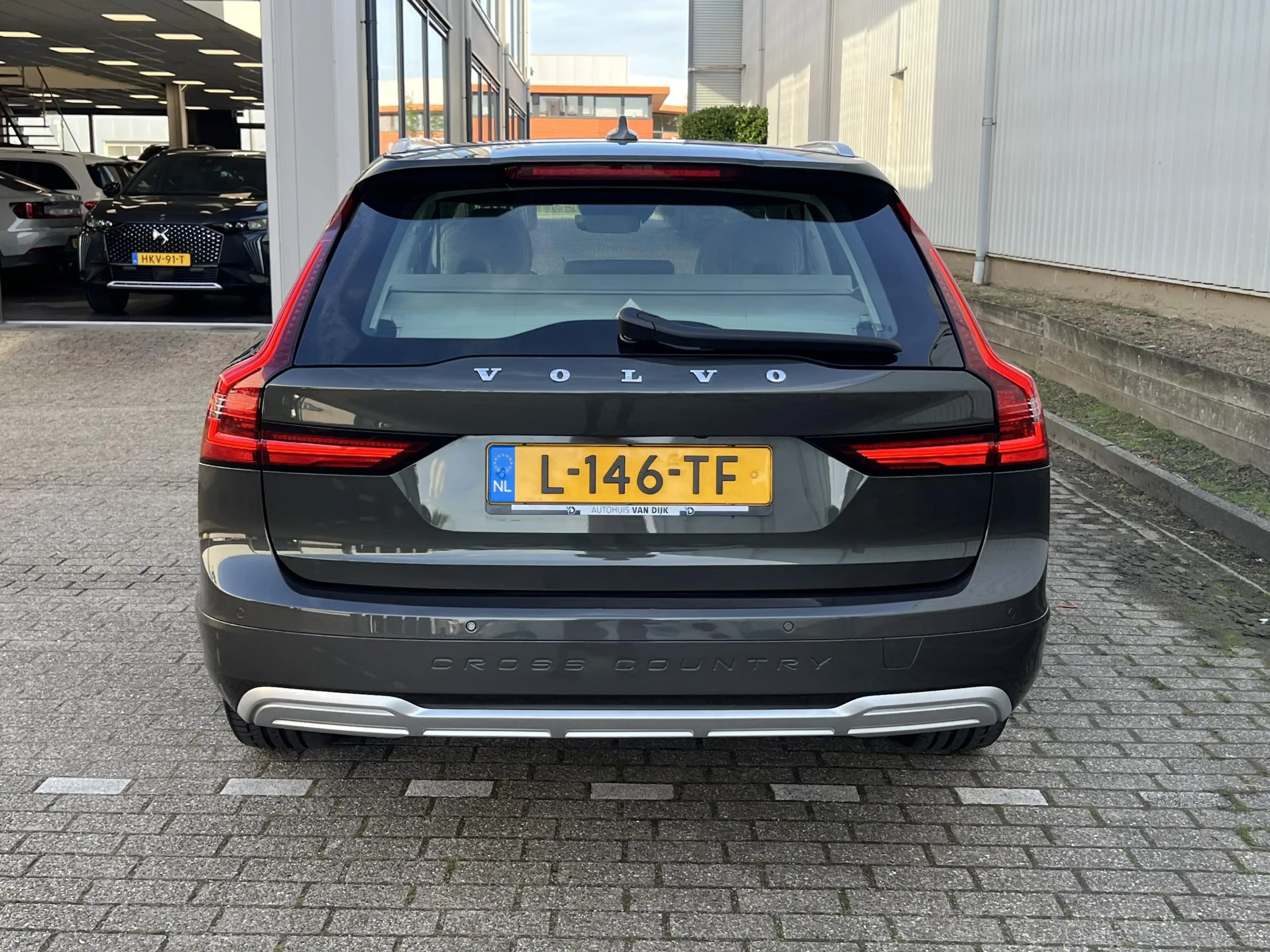 Volvo V90 Cross Country 2.0 B5 AWD Pro Bowers&Wilkins / Panoramadak / 21" — photo 3