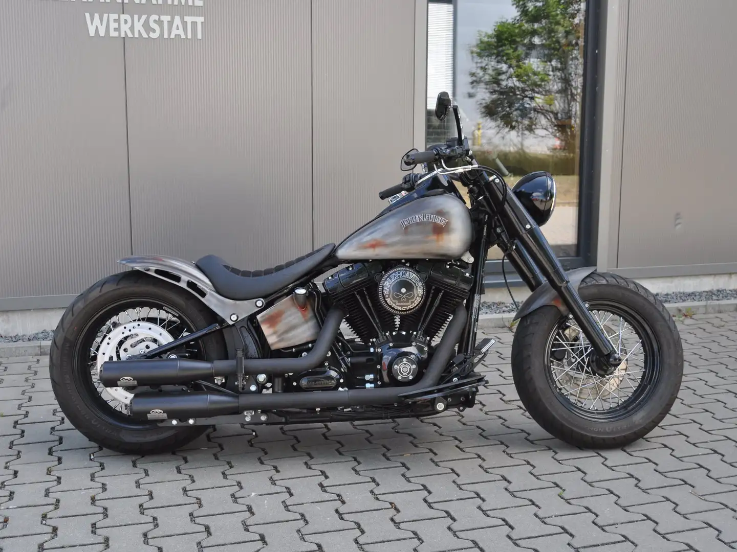 Harley-Davidson Softail Slim Mega Umbau mit Jekill / Airbrushlackierung - 2