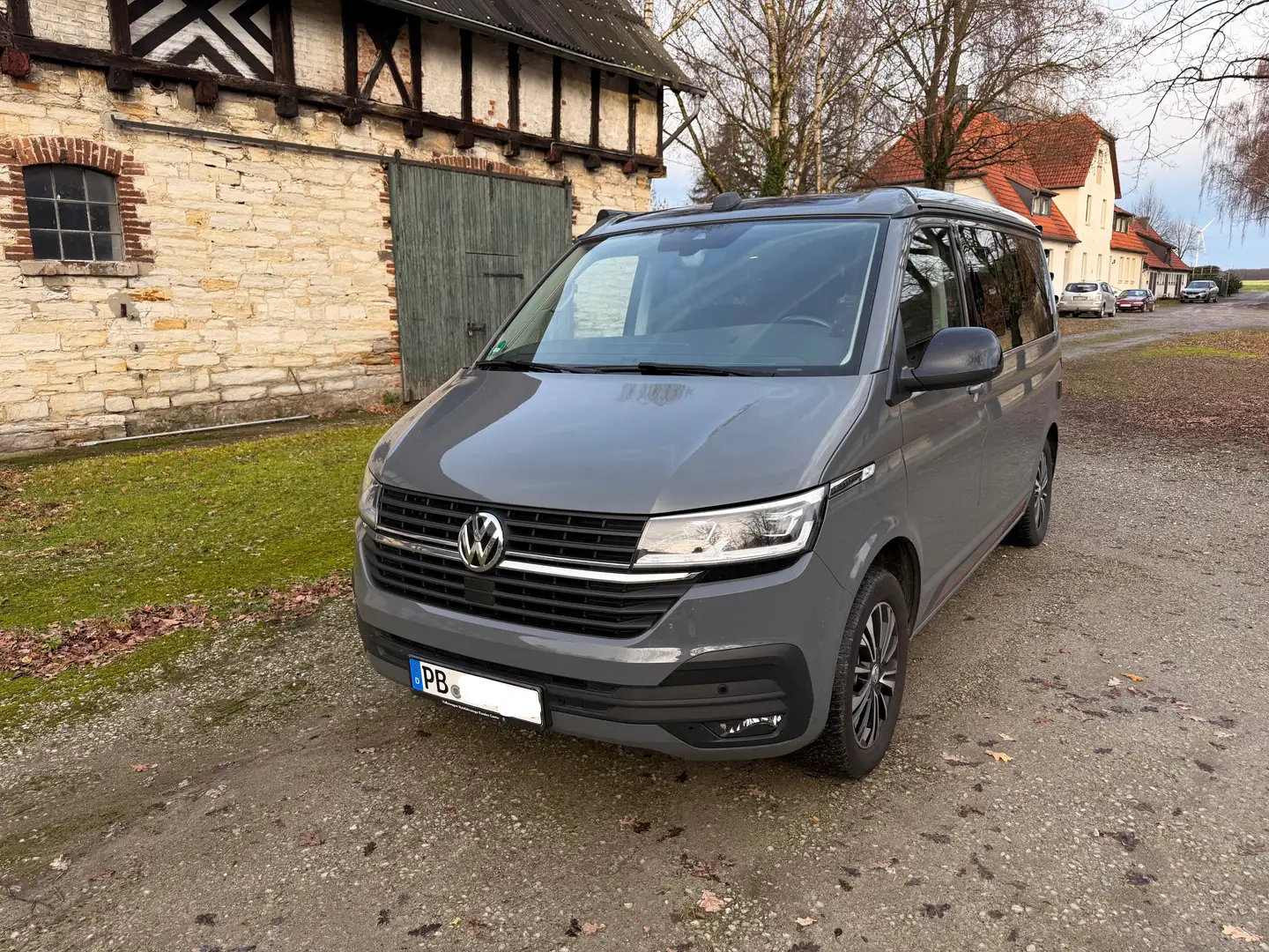 Volkswagen T6.1 California Transporter T6 TDI BMT DSG Beach Camper Edition Gris - 1