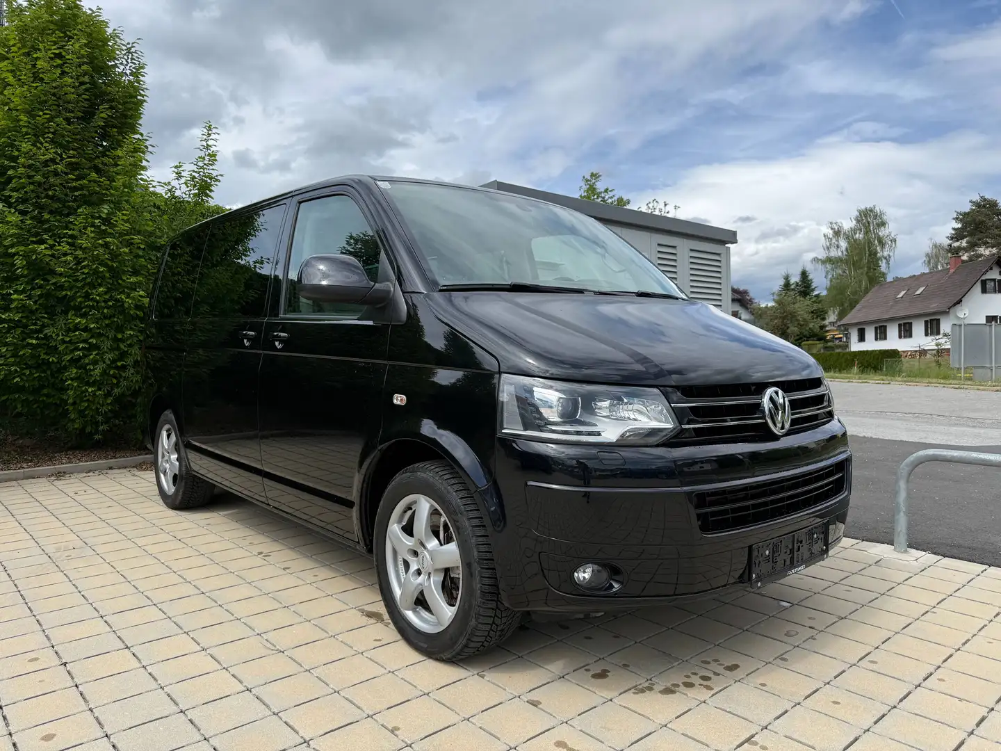 Volkswagen T5 Multivan Multivan Sky 2,0 BMT BiTDI D-PF DSG Sky Schwarz - 1