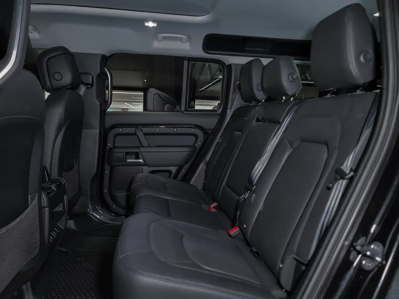 Land Rover Defender снимка Land Rover Defender