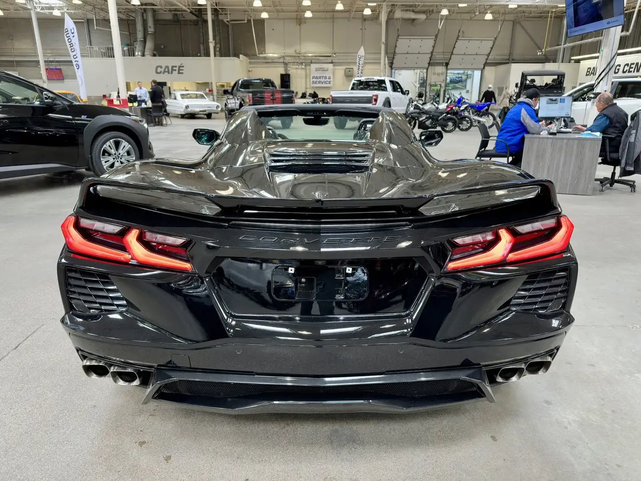 Chevrolet Corvette снимка Chevrolet Corvette