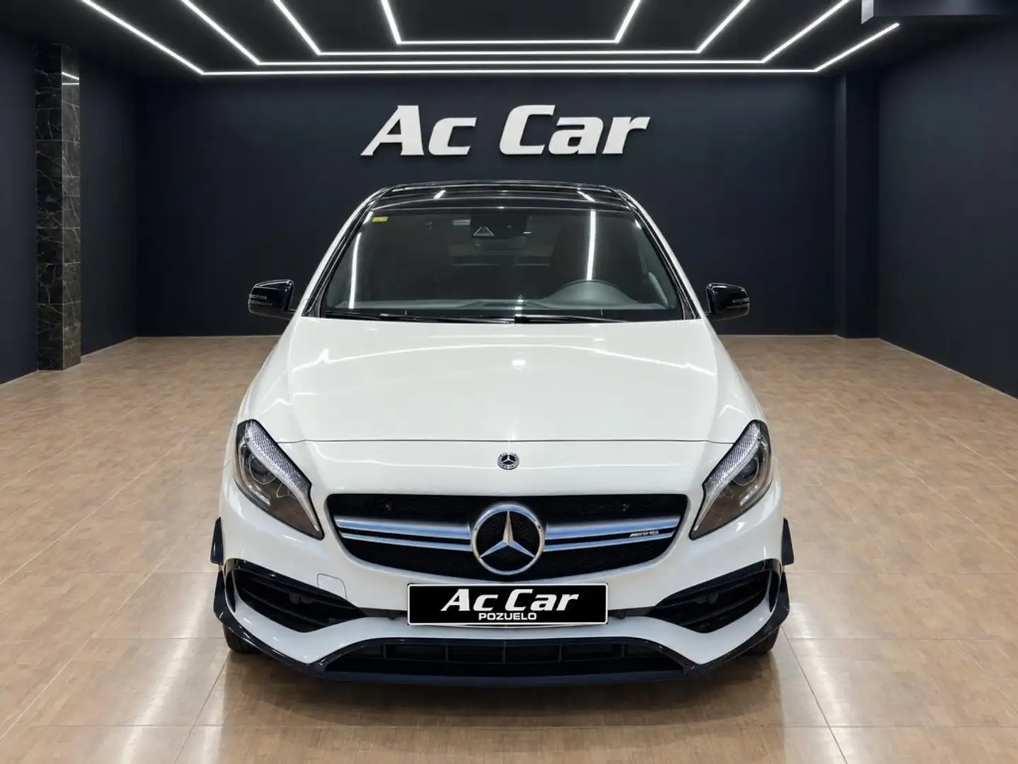 Mercedes-Benz A 220 AMG PERFORMANCE - 1