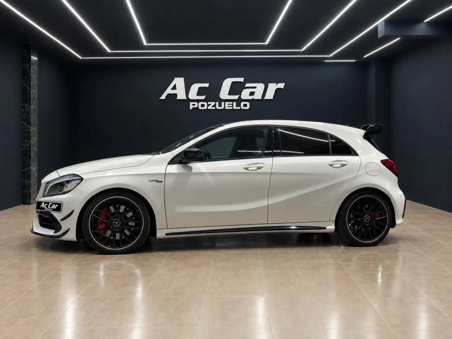 Mercedes-Benz A 220 AMG PERFORMANCE - 2