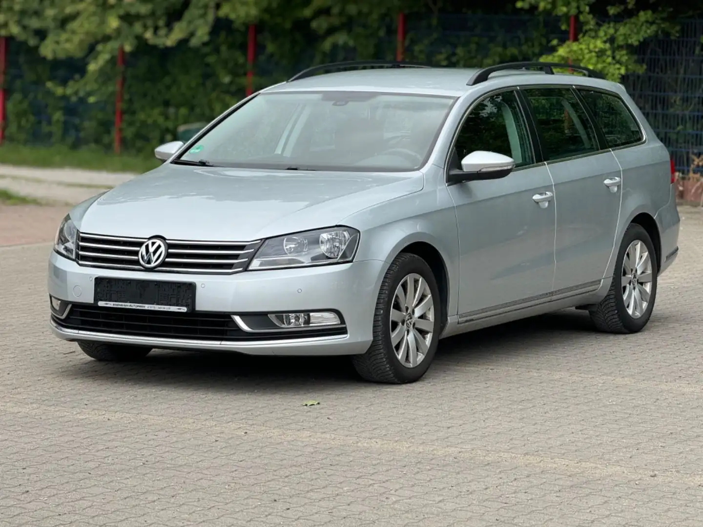 Volkswagen Passat 2.0 TDI *1 HAND *SERVICE NEU *TÜV NEU Silber - 1