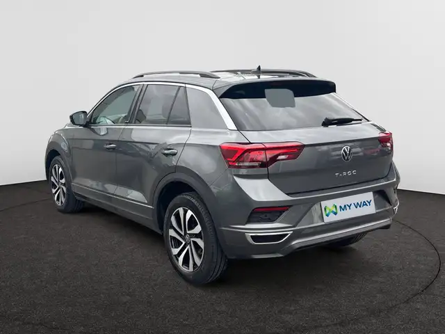 Volkswagen T-Roc view 2