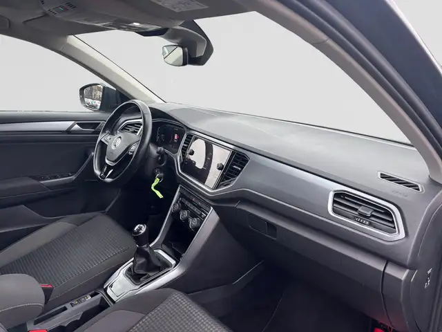 Volkswagen T-Roc view 10