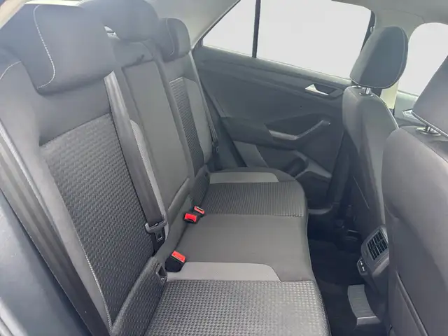 Volkswagen T-Roc view 15