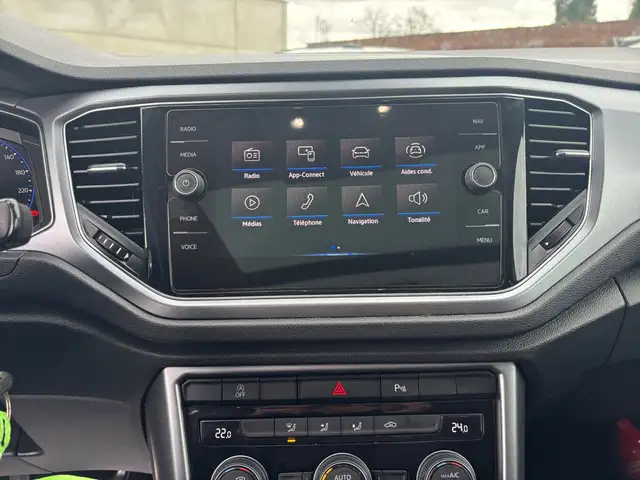 Volkswagen T-Roc view 12